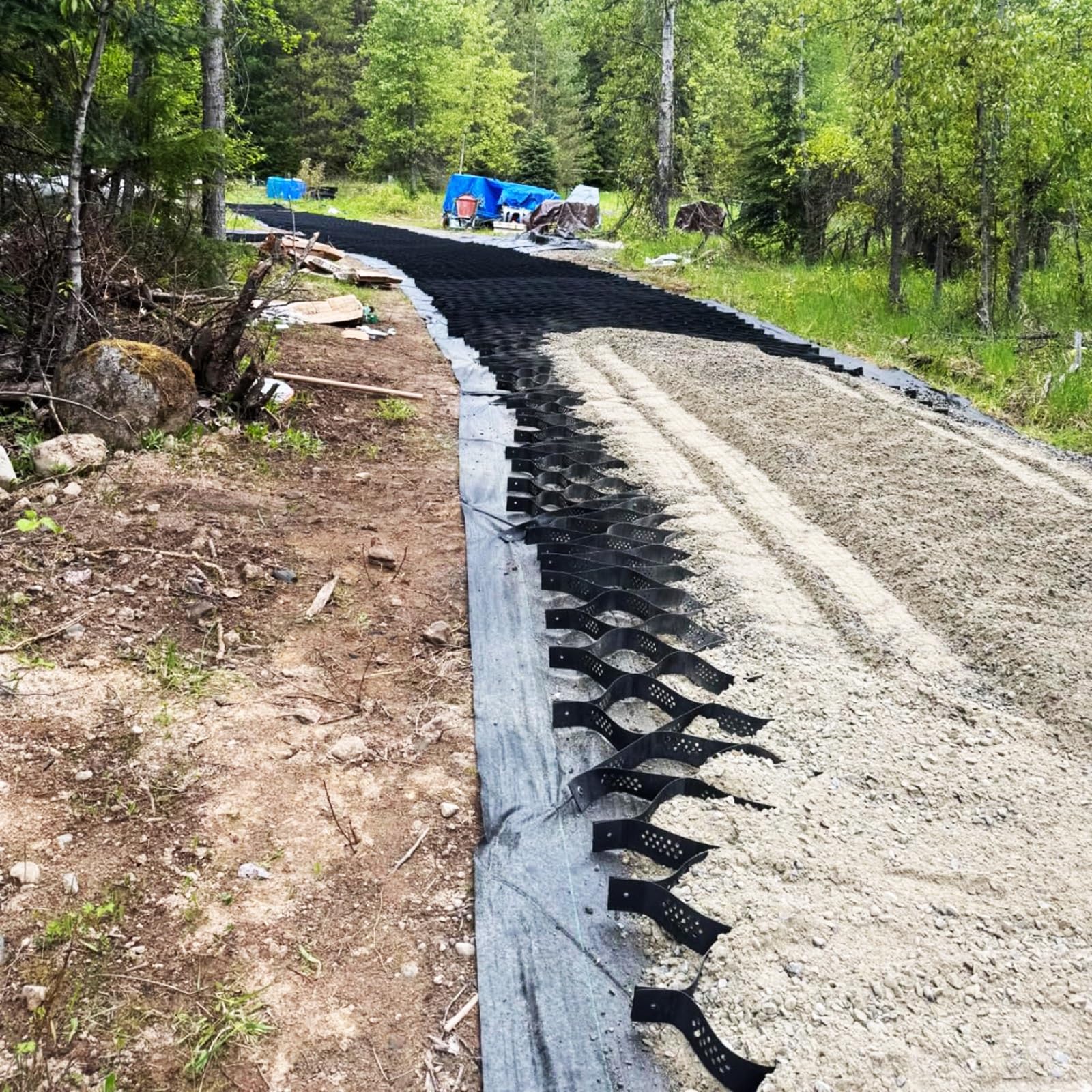 Stabilizator skał krajobrazowych, chodnik, bardzo duża plastikowa siatka o strukturze plastra miodu, podstawa szopy ogrodowej, szopa, kontrola Eros, kratka naziemna z przepuszczalnym otworem (300 x