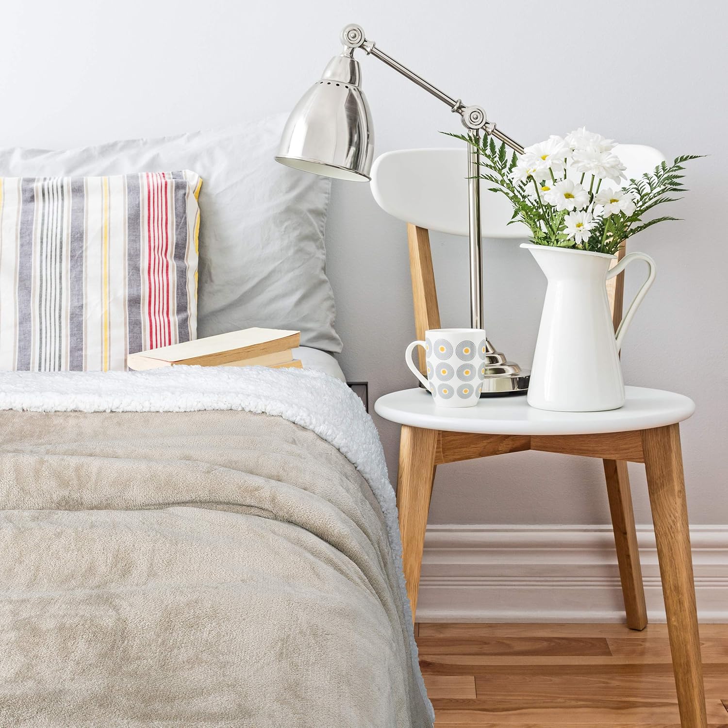 Tirrinia Sherpa Throw Plush Blanket Camel Throw Twin Size 60inch x 80inch Bedding Fleece Reversible Blanket for Bed and Couch, Super Soft Comfy Warm Fuzzy TV Blanket