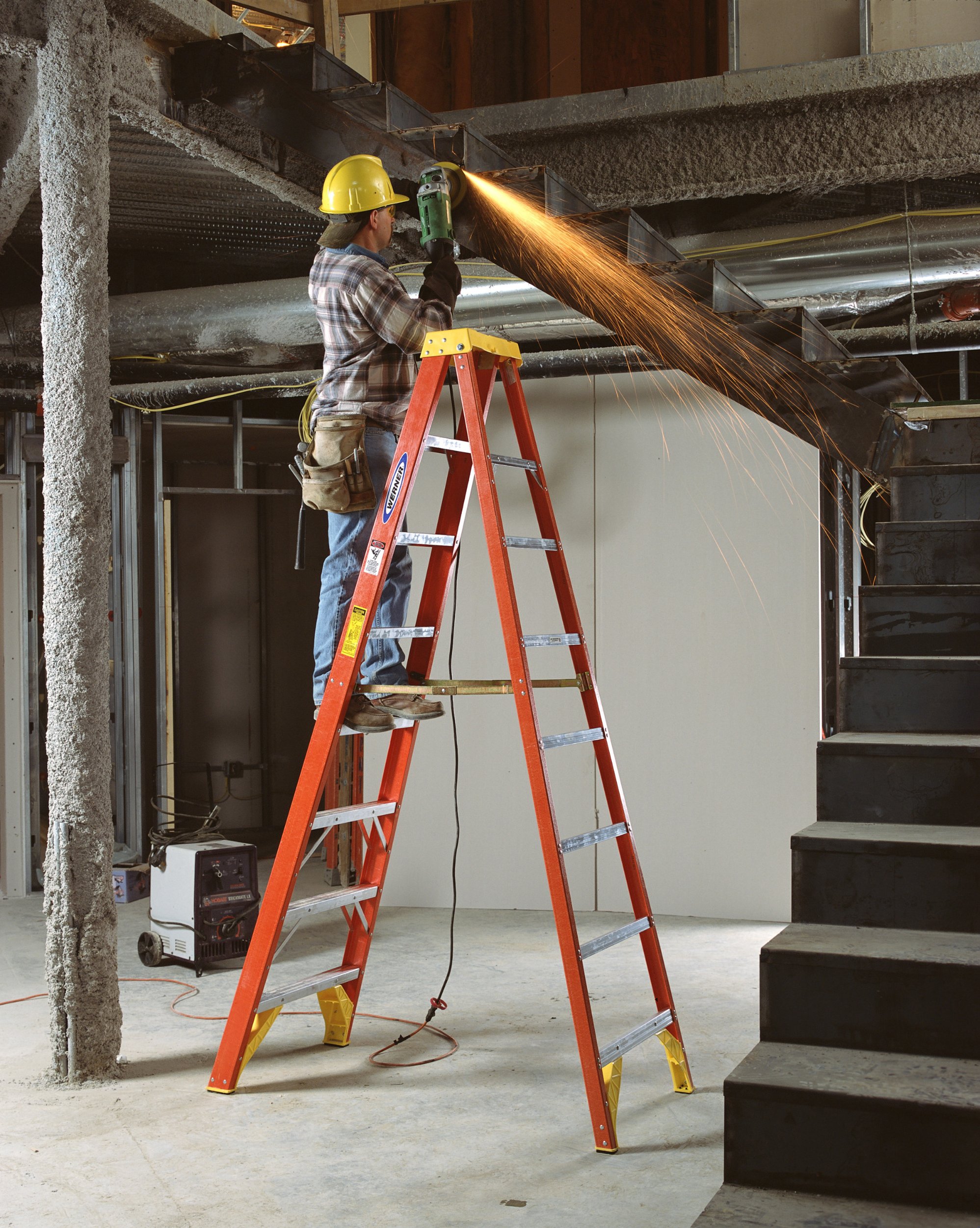 Werner T6203 300-Pound Duty Rating Fiberglass Twin Stepladder, 3