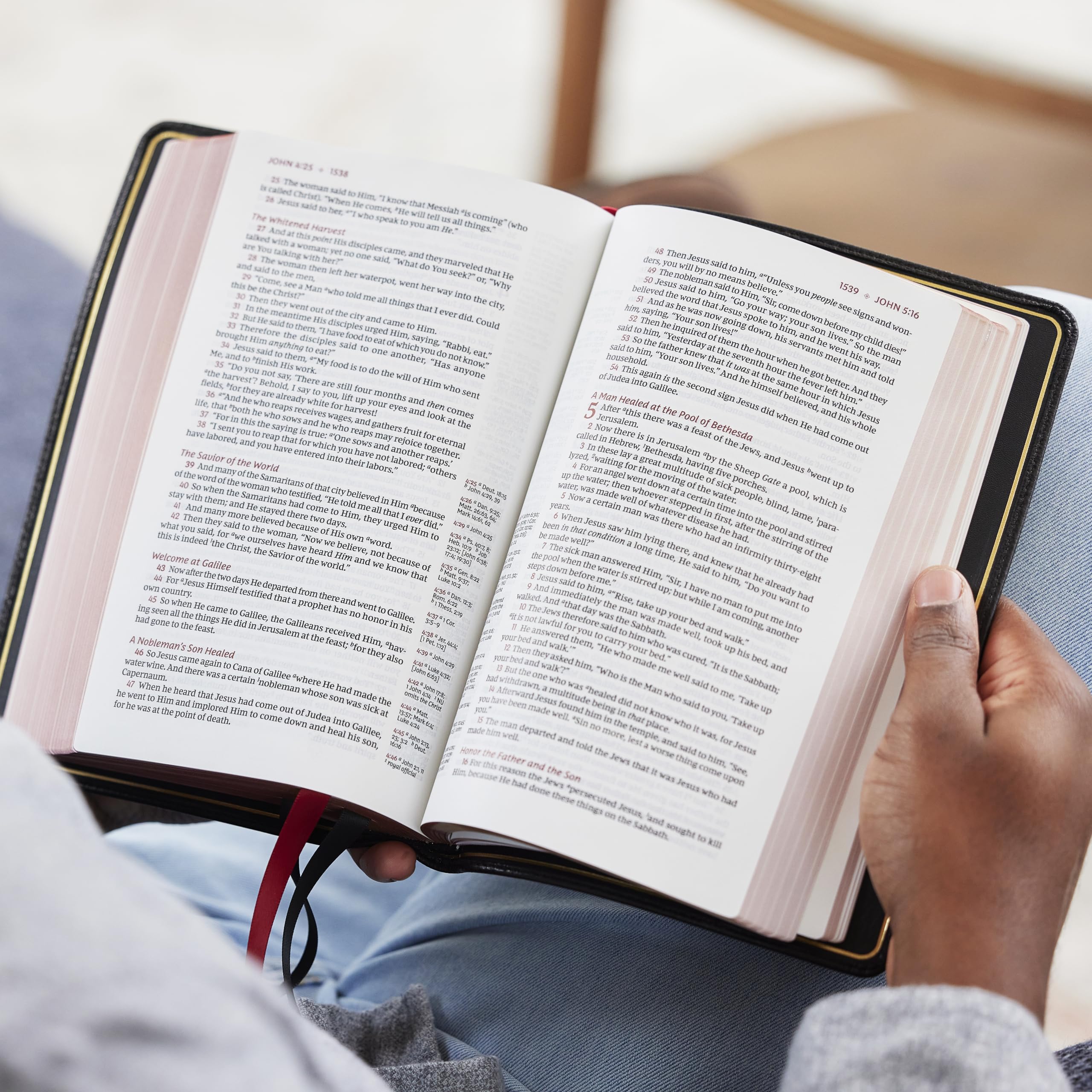 NKJV Bible: Single-Column Verse-By-Verse W/ 72,000 Cross-References, Black Goatskin Leather, Premier Collection, Comfort Print: New King James ... Premier Collection, Comfort Print