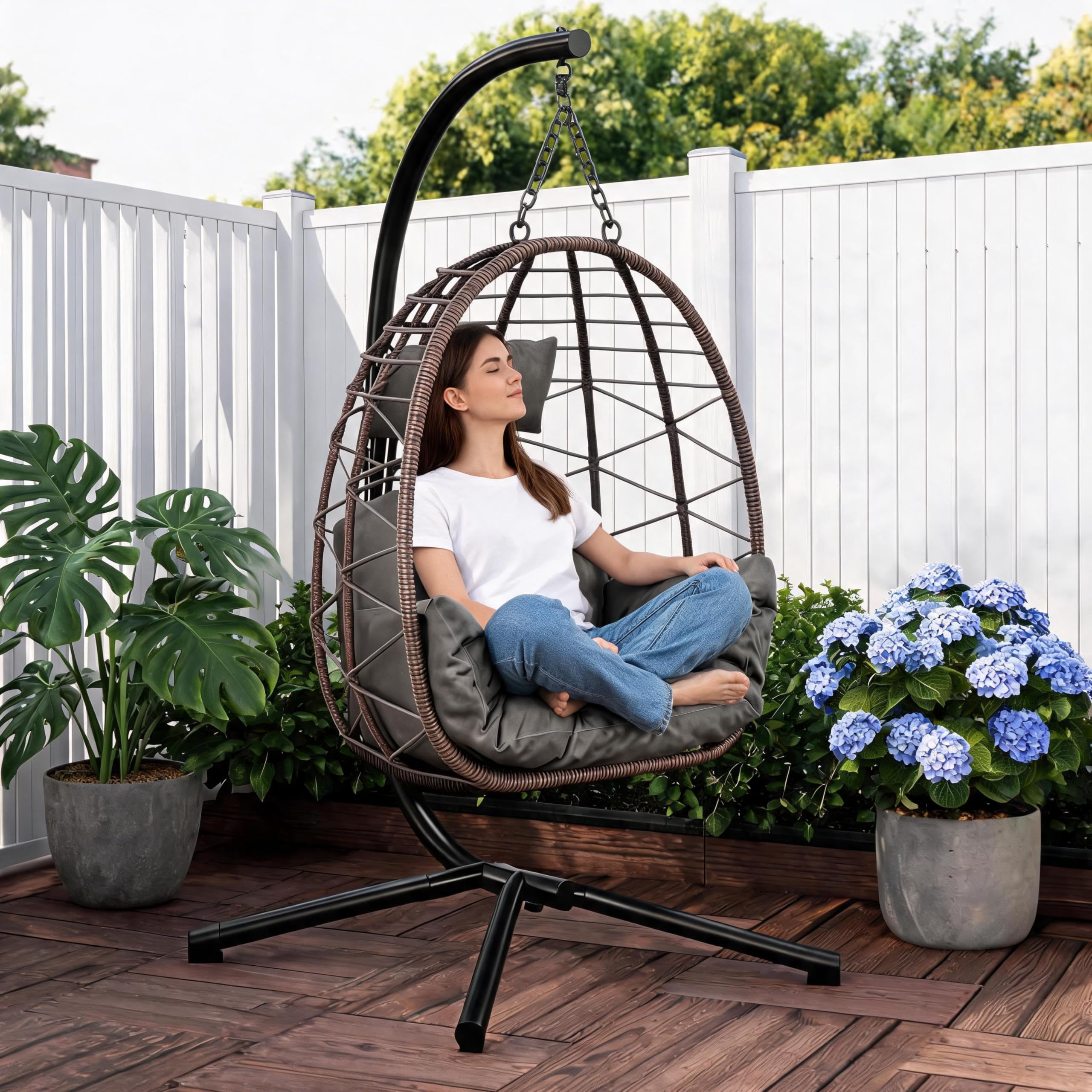 Hängesessel mit Gestell, Grau | Maximale Tragkraft 165 kg, Rattan Gestell, Dicke Kissen, Für Indoor Outdoor, Ideal für Wohnzimmer, Balkon und Garten