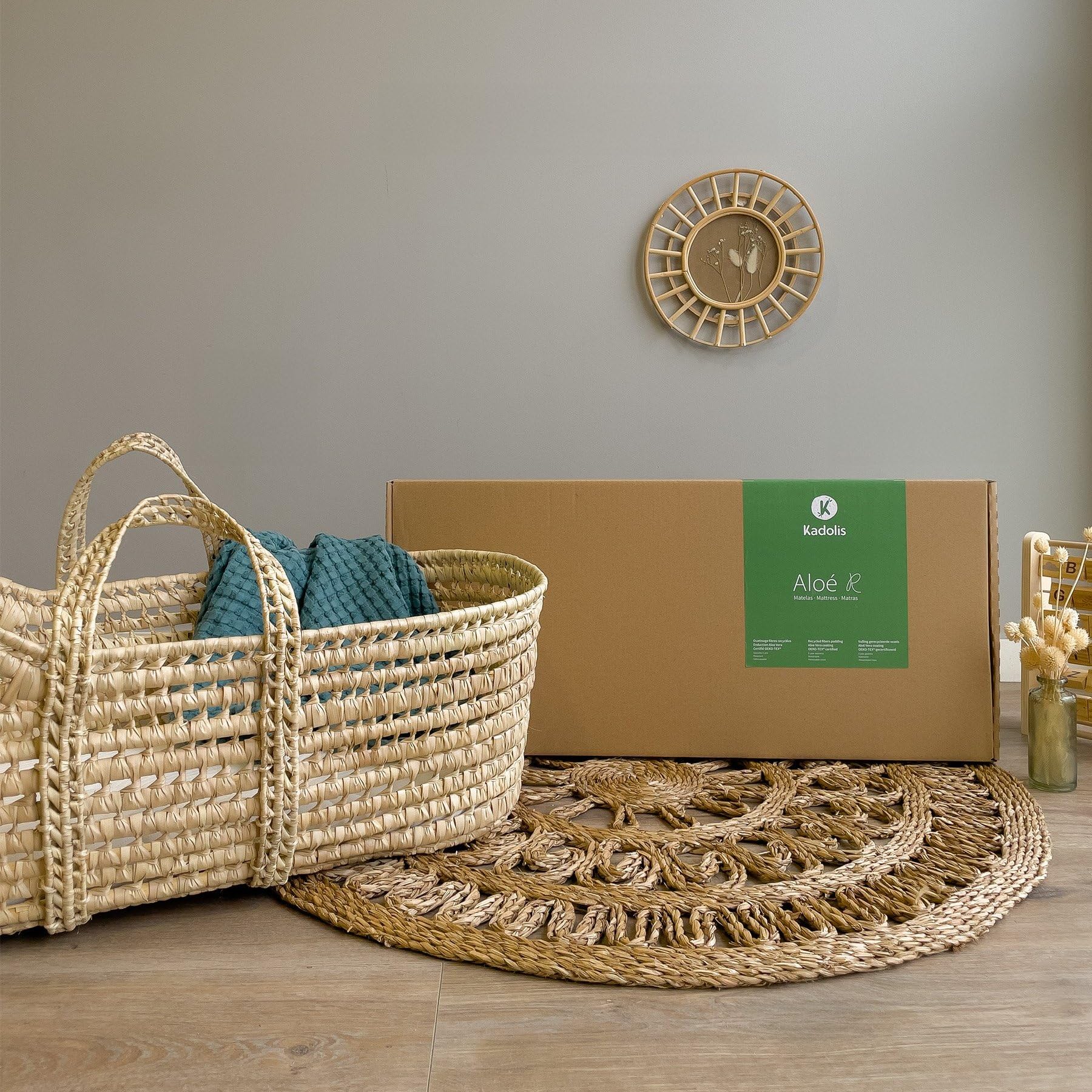 Kadolis - Colchón para moisés Aloe R 76x30cm - Adecuado para cochecitos y moisés - Forma Ovalada - Colchón de Espuma con Funda extraíble y Lavable - Certificado OekoTex