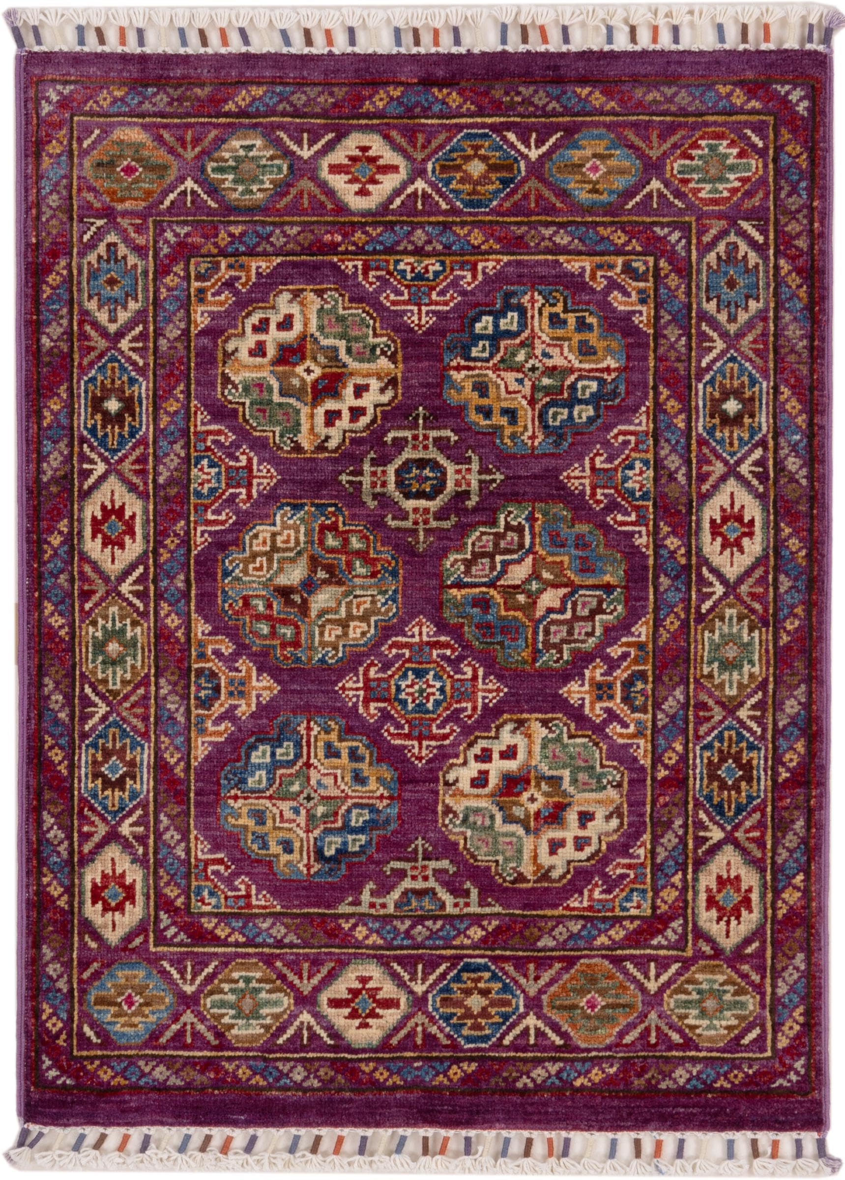 Tapis d'Orient Arijana en laine fait main pour réchauffer une chambre élégante