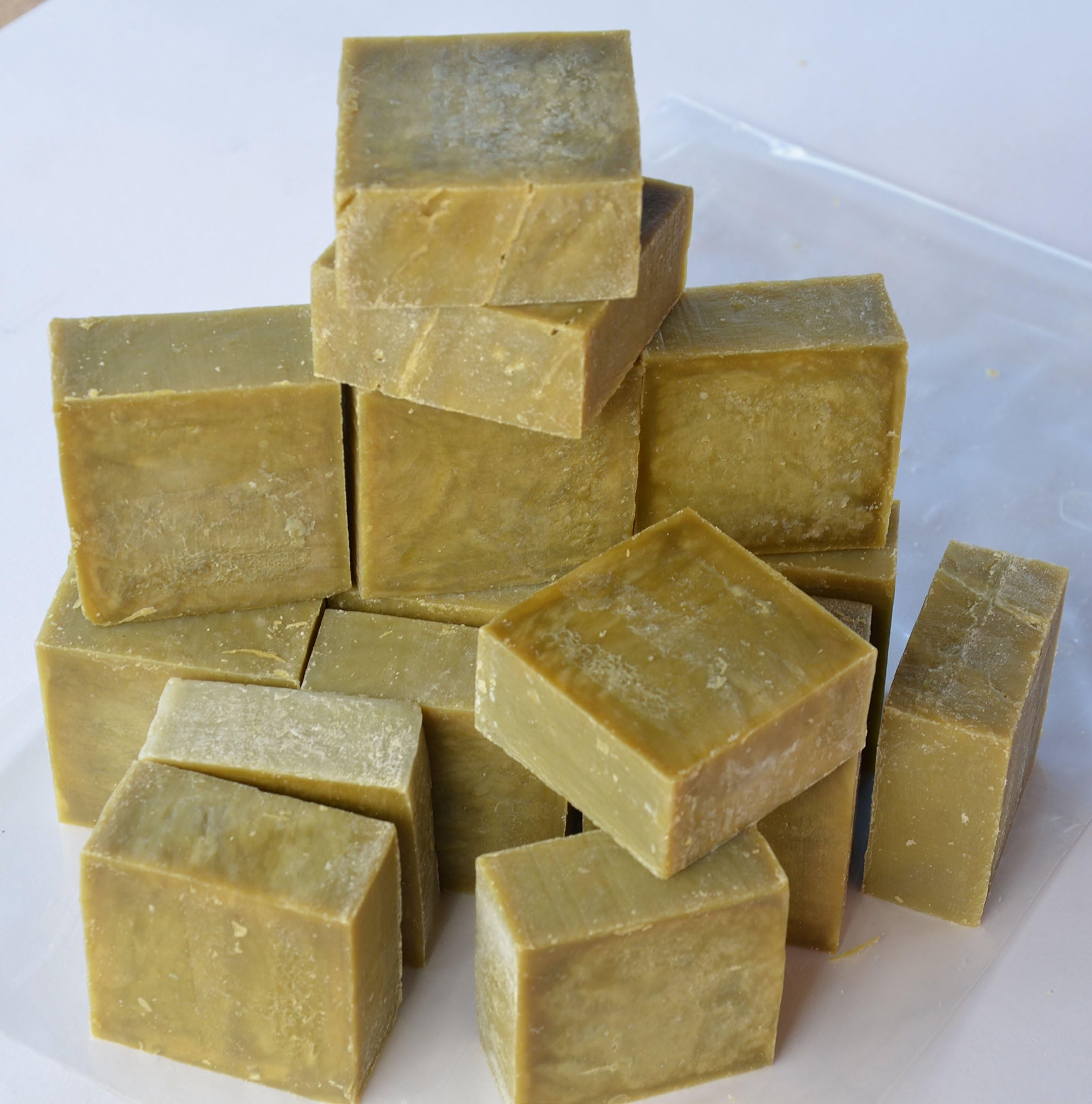Lot of 15 to 18 Marseille Soaps EXTRA PURE with OLIVE oil. From a raw bar cut in soap of 80g-100g, weight 1.4 kg - Without palm oil - The Serail in Marseille since 1949