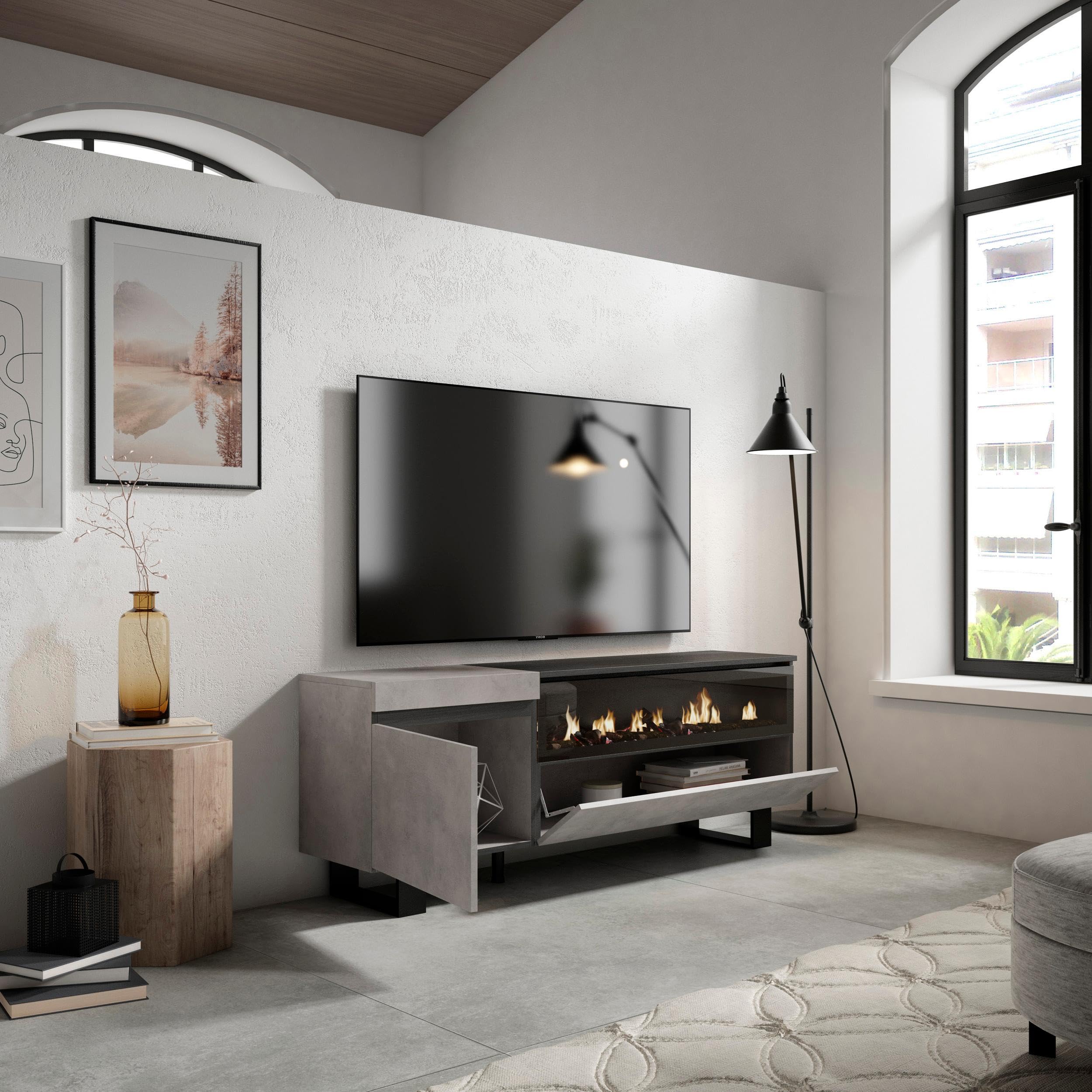 Skraut Home | Mobile TV Soggiorno | Ampio spazio a disposizione | 150x57x35cm | Per TV fino a 65" | Camino elettrico | Design industriale | Stile moderno | Cemento