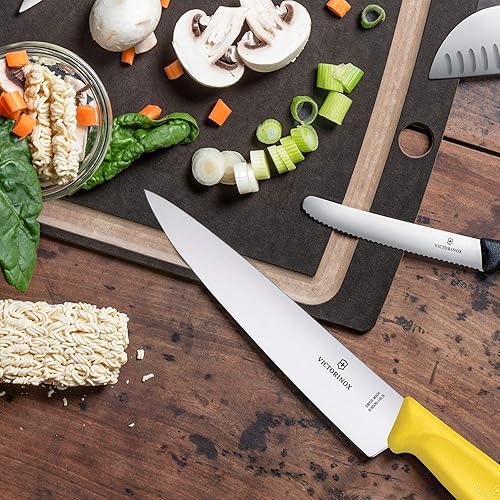 Miniatura 5 de Victorinox Swiss Classic, Cuchillo de trinchar, hoja extraafilada, borde recto, 7.5 in, mango de plástico, acero inoxidable, amarillo