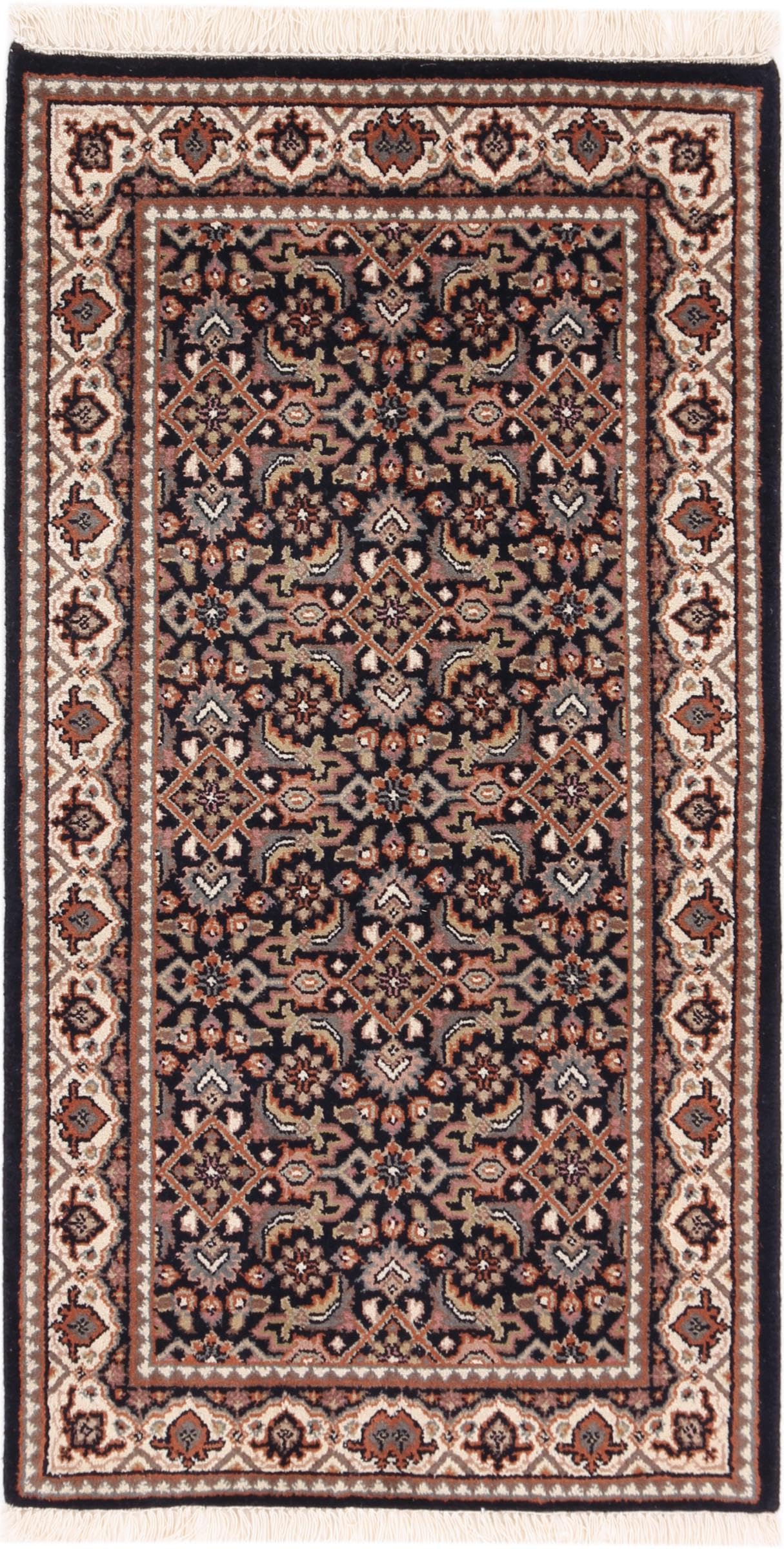 Tapis en laine Indo Herati pour isoler le sol et insonoriser un couloir