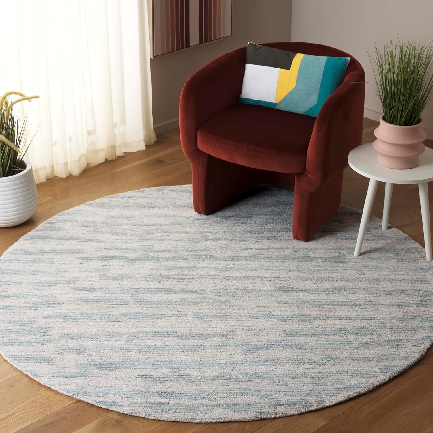 SAFAVIEH Ebony Collection Area Rug - 6' Round, Ivory & Light Blue, Handmade Wool, Ideal for The Living Room, Dining, Bedroom (EBN919L)