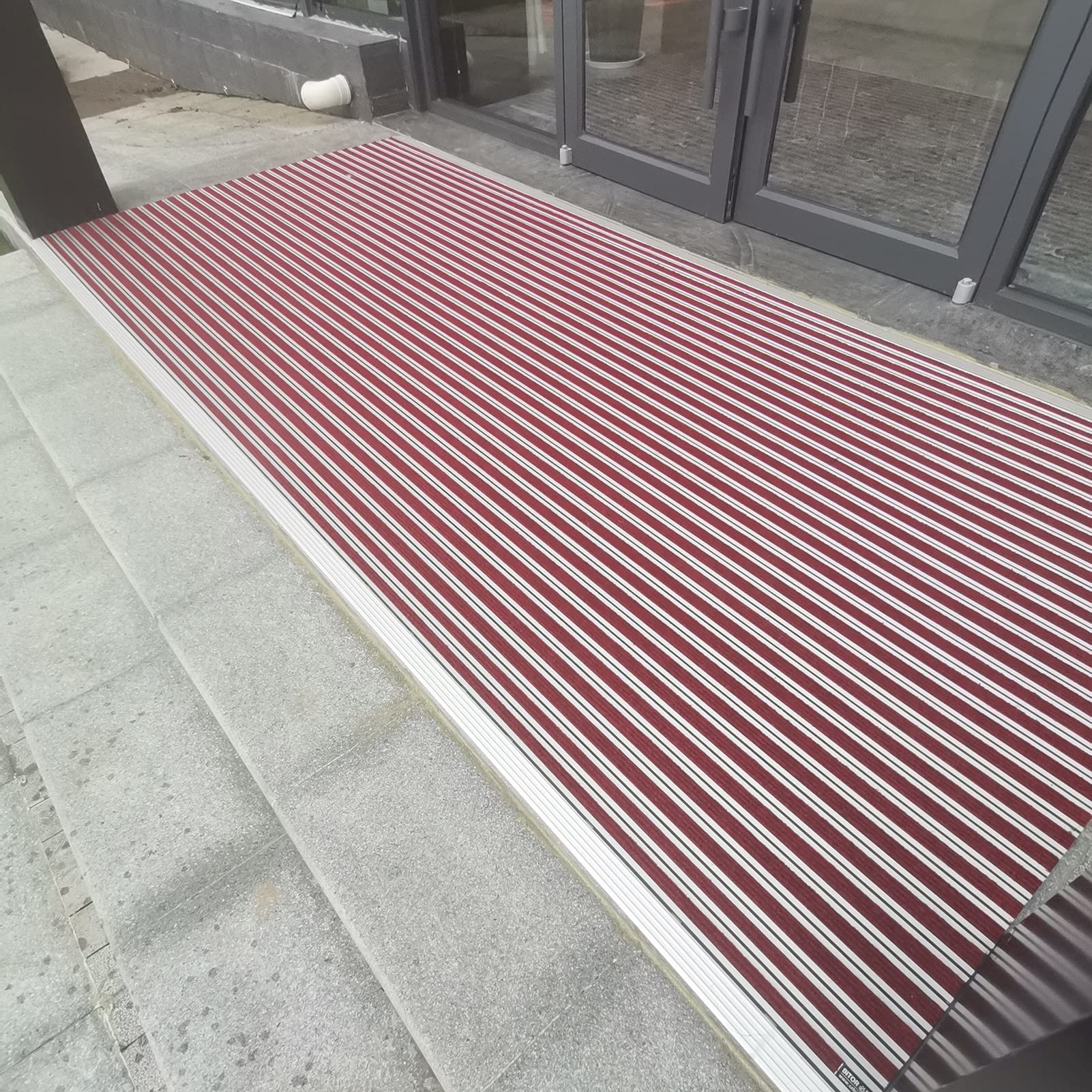 Außenmatten, Rutschfester Willkommensteppich aus Aluminiumlegierung, robuste Eingangsmatten für Bürogebäude, leicht zu reinigende Schuhabstreifer-Fußmatte für Terrassenrasen, benutzerdefinie