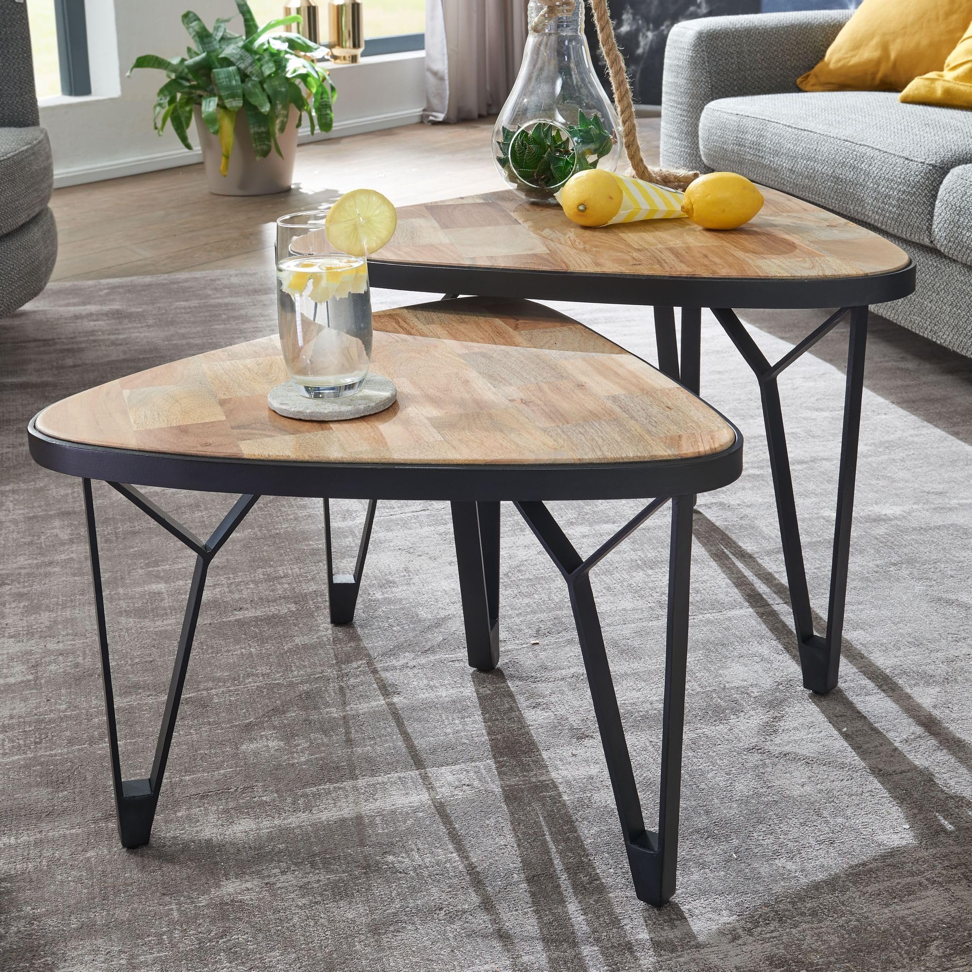 FineBuy Design Couchtisch 2er Set Mango/Akazie Massivholz Satztisch Dreieckig, Wohnzimmertisch Braun mit Metallbeine, Tischset 2-teilig Satztisch Holz/Metall Schwarz