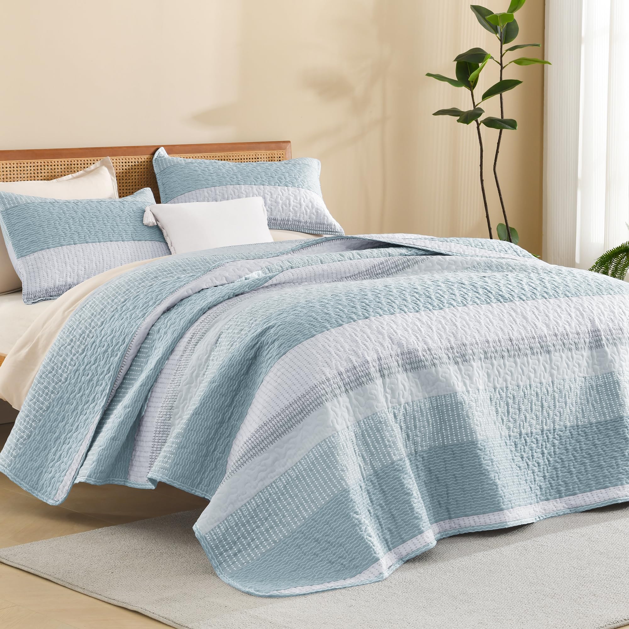 Amazon.com: Litanika Quilt King Size Spa Blue, Stripe Patchwork