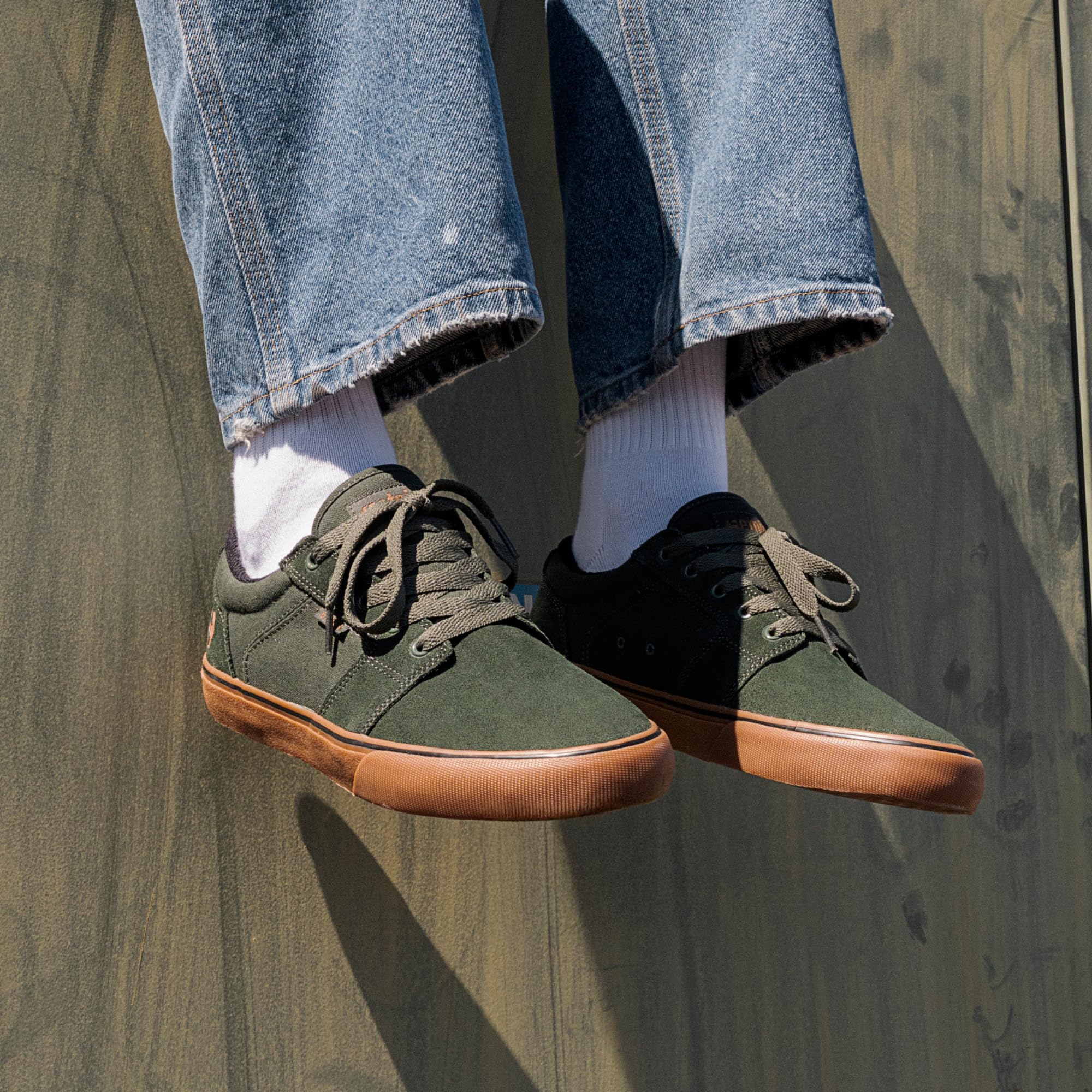Etnies Barge LS – Classic Skate Look, Slim Vulcanized Silhoutte, Hefty Armored Collar, Reinforced Vulc