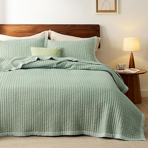 Bedsure Colchas verdes tamaño Queen Juego de ropa de cama Queen con patrón de pana ligera, juego de 3 piezas con colcha de 90 x 96 pulgadas y 2