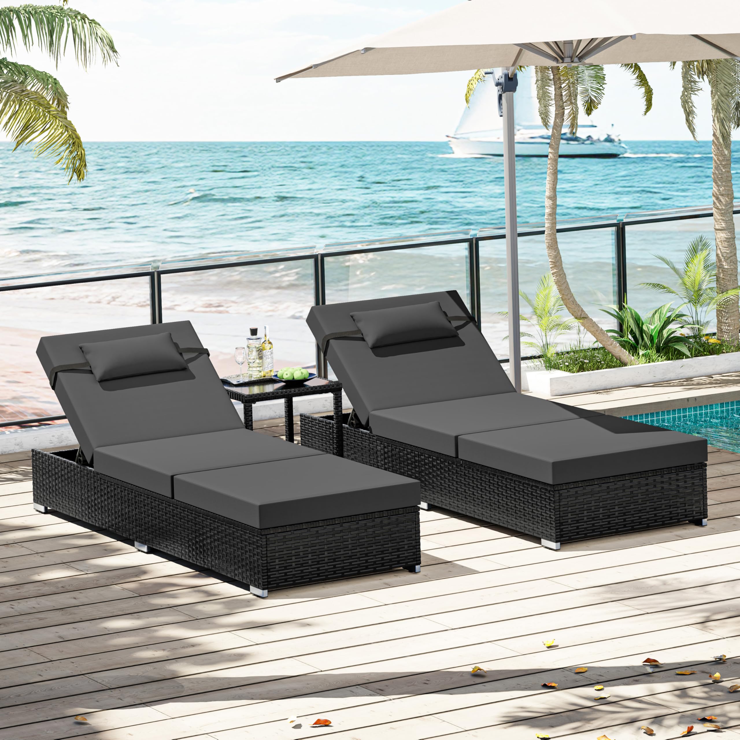 UDPATIO Set di 3 Lettino Prendisole, Poly Rattan, con Cuscino Testa e Tavolo, 5 Regolazioni, Lettini Prendisole da Giardino Impermeabili, per Esterno, Jardín, Patio (Nero)