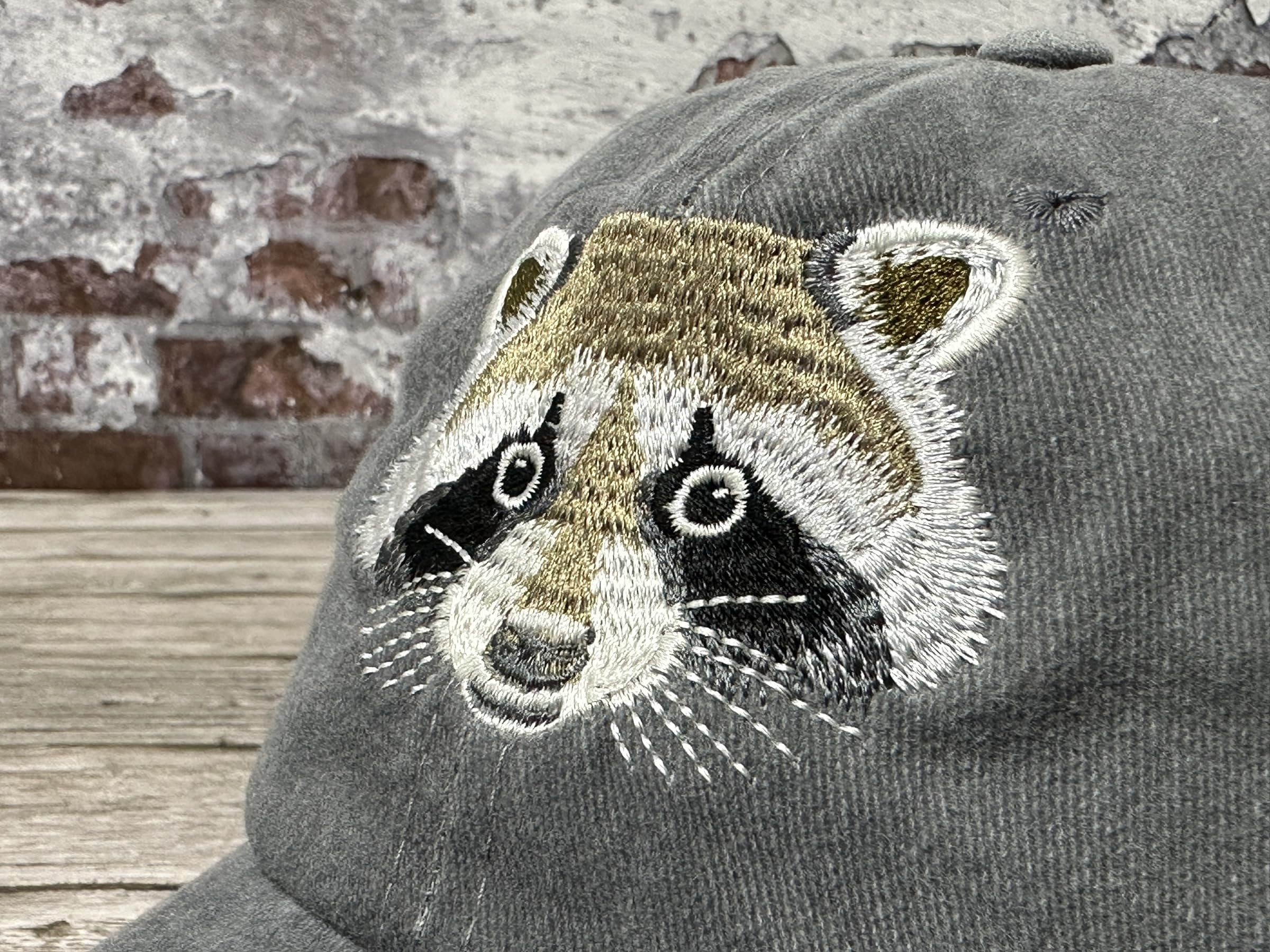 Sombreros de mapache bordados, Mapache (gris lavado) 3