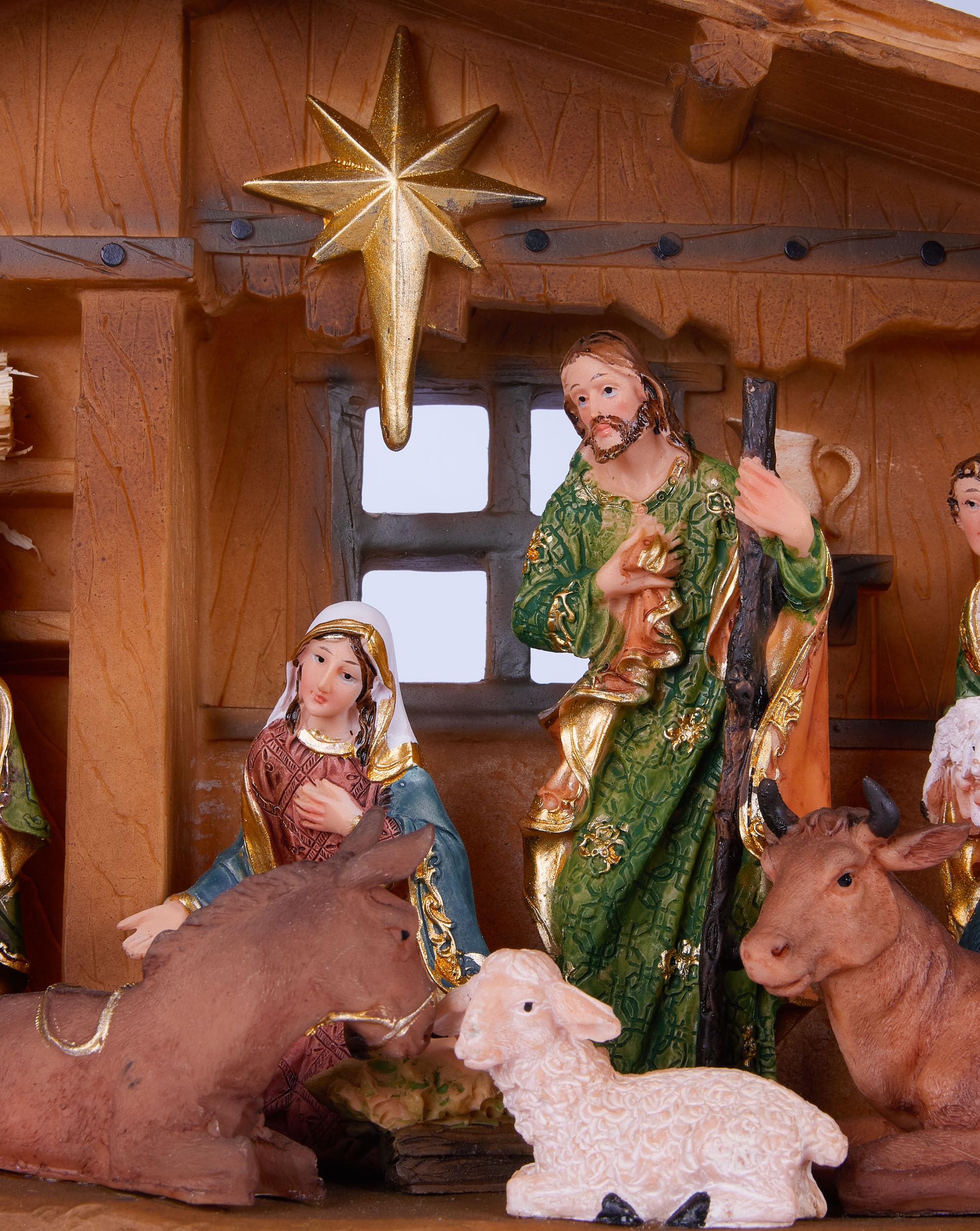 BRUBAKER Weihnachtskrippe - 40 cm Tischkrippe Weihnachtsfigur mit handbemalten Figuren Jesus, Maria, Josef und die Könige im Krippenstall unterm Stern - Krippenfigur Tischdekoration aus Polyresin