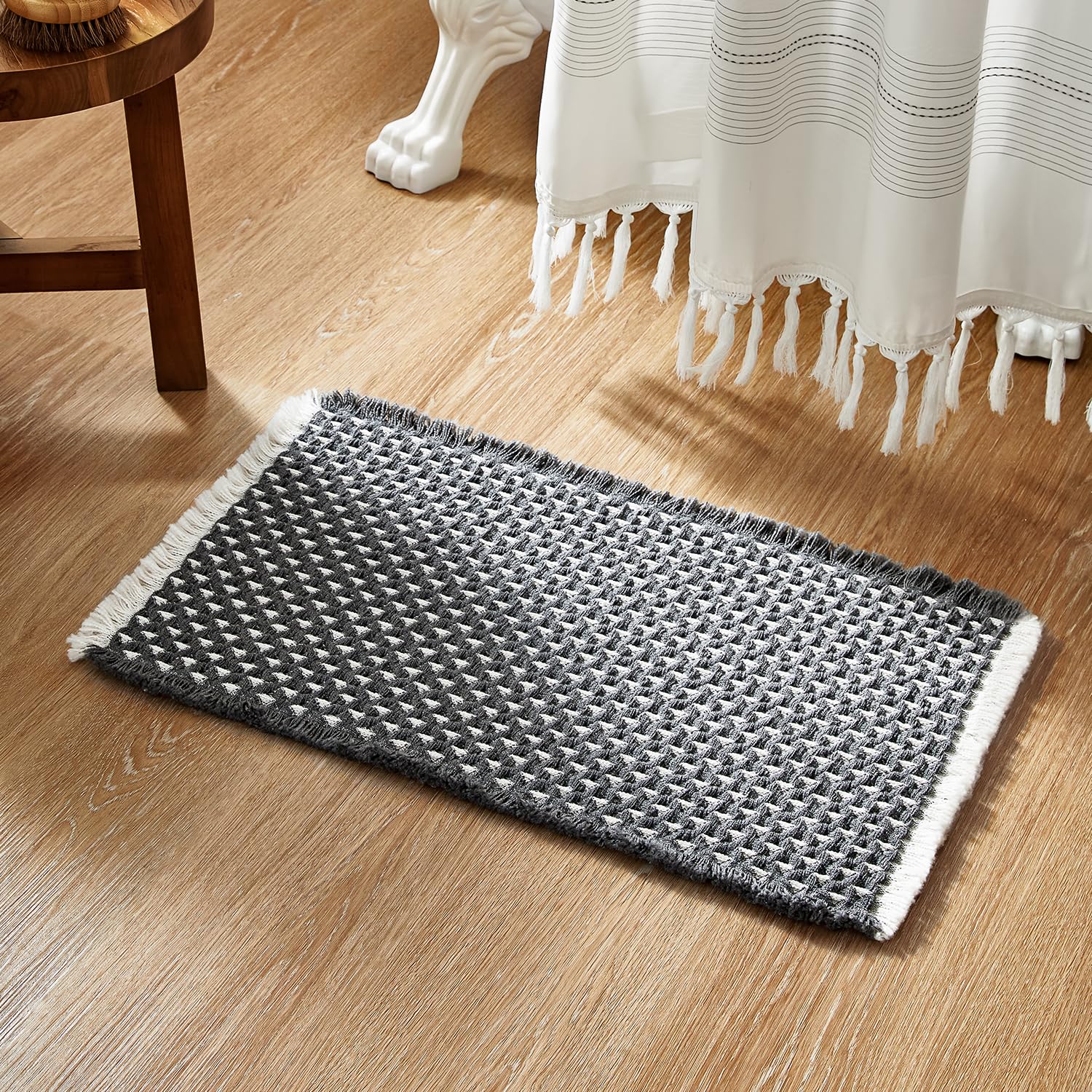 TYUU Boho Bathroom Rugs, Super Absorbent Non Slip Waffle Bath Mat Quick Dry Bath Rugs Washable Boho Farmhouse Bathroom Rugs, Dark Grey and White 24"