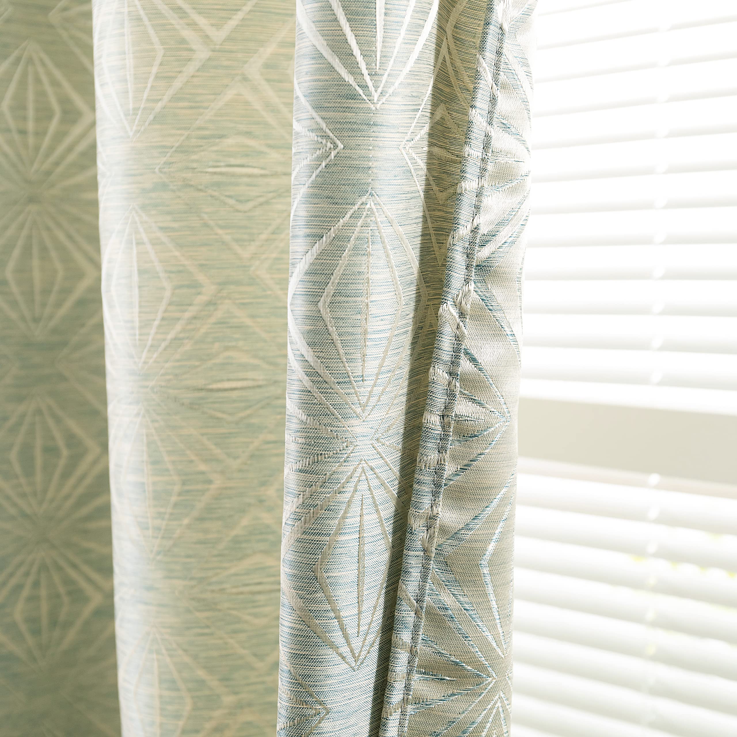 GIRASOLE HOME Par de cortinas jacquard semiopacas con estampado de rombos, cortina filtrante para salón, habitación e interiores, 2 paneles con ojales (140 x 235 cm, verde)