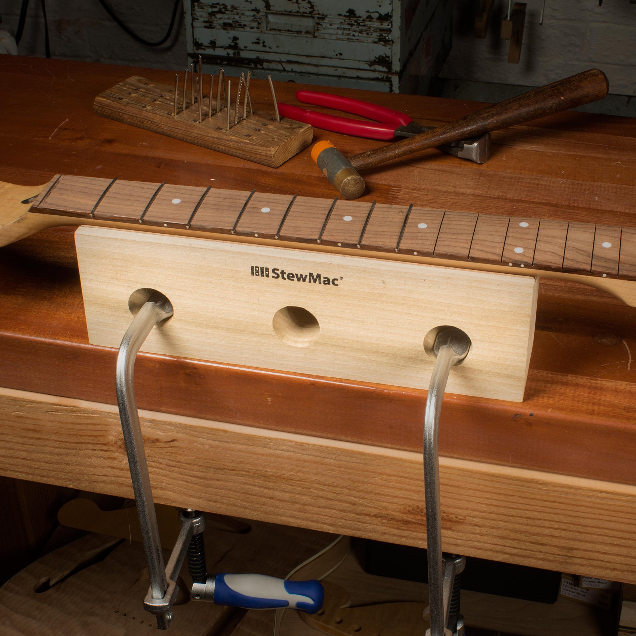 StewMac Supporto per collo alto per chitarra Caul, per Chitarre e Liuteria | Supporto per collo alto per chitarra Caul, per chitarre e liuteria professionale. Prodotto per uso intensivo in officina.
