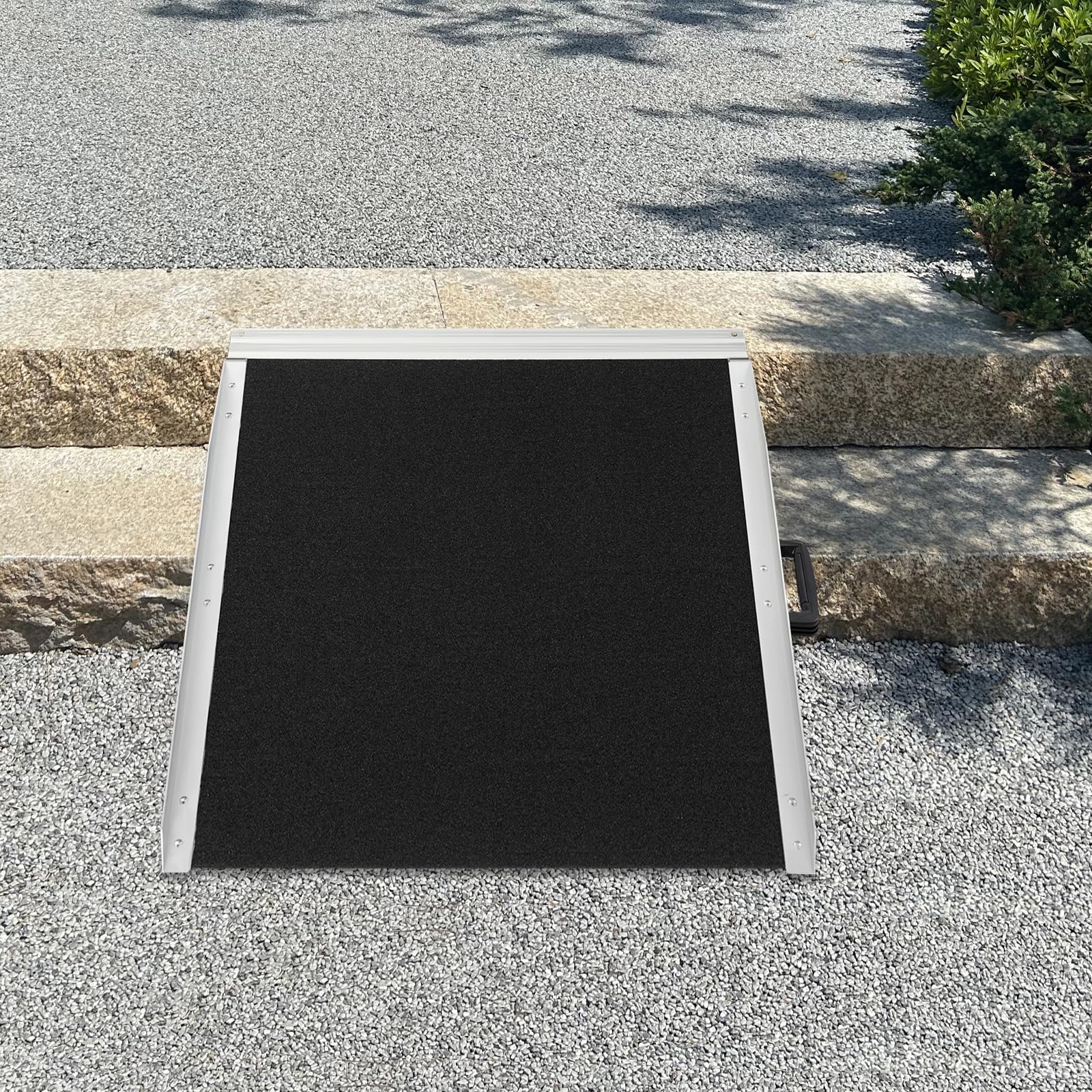 Rampa de aluminio para silla de ruedas, 91,5 cm, capacidad de carga de 272 kg, rampa de aluminio plateada y negra, rampa de 73 cm de ancho, rampa de umbral de 600 libras, rampa portátil con protección