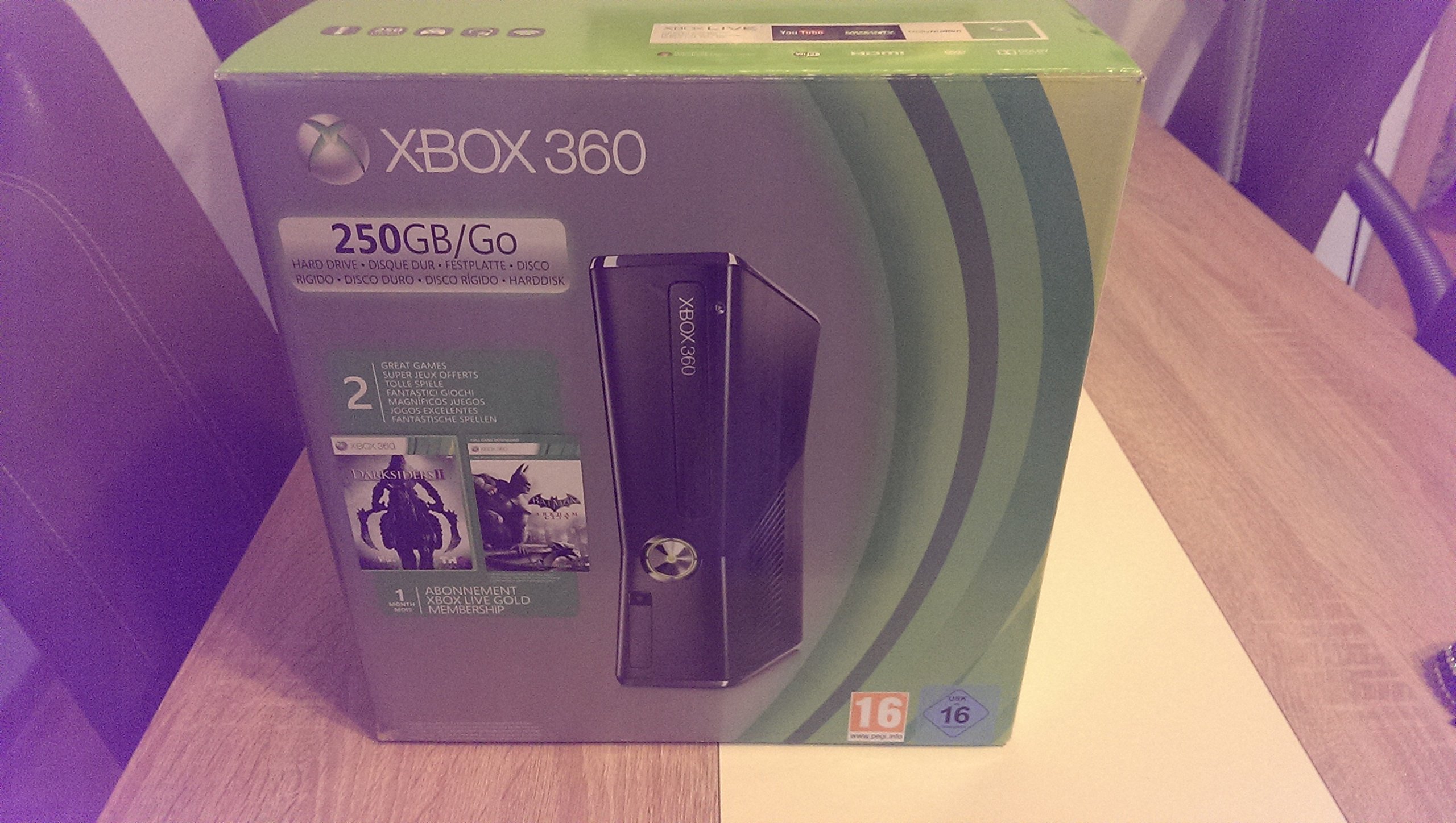 Xbox 360 250 GB Batman Arkham City [Download] + Darksiders II Bundle [Edizione: Germania]