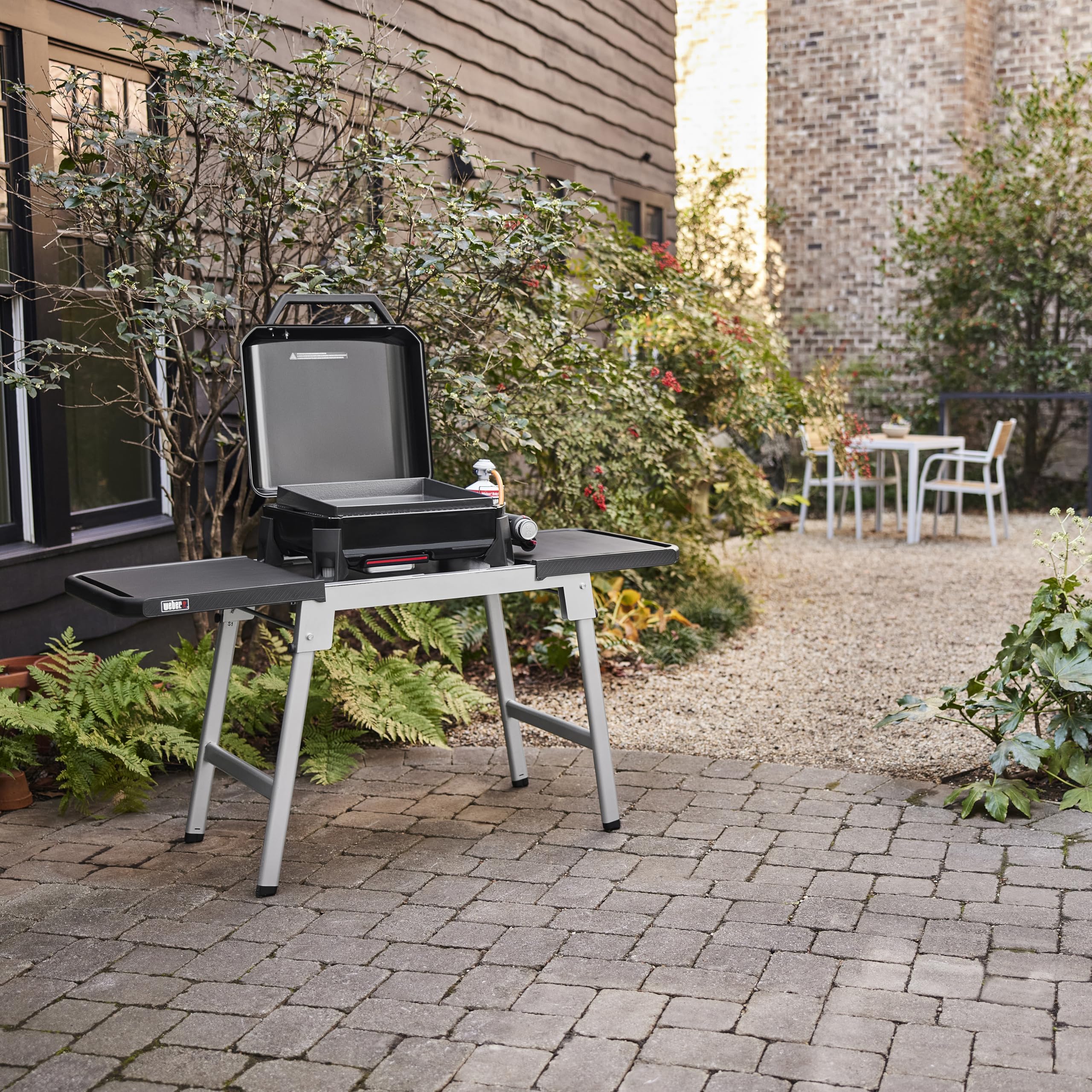 Weber Slate GP Tragbare Premium Gasgrillplatte | Gleichmäßige Hitze bis zum Rand, Bis zu 260 °C, Antihaft-Grillfläche (43 x 41 cm), Höhenverstellbare Füße, Schwarz