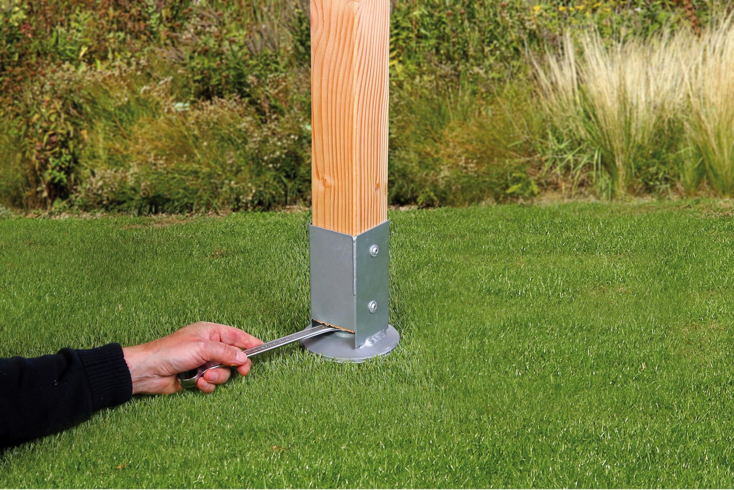 Alberts Set di 4 boccole per pali in legno quadrato, con pentola regolabile, zincato a caldo, 91 x 91 mm, lunghezza totale 900 mm
