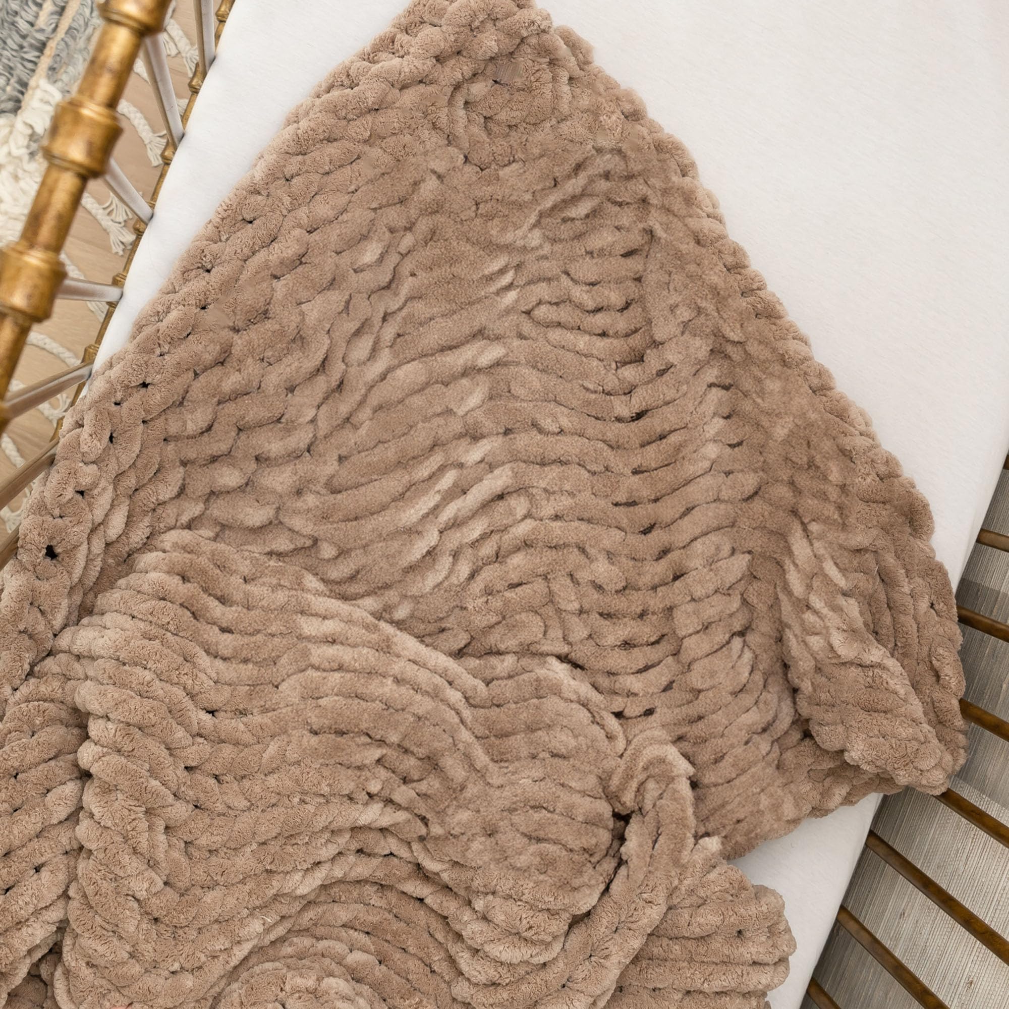 SAMIAH LUXE Chunky Knit Blanket Throw 50x30", Brown Chunky Knit Throw Blanket, Lap Blanket, Large Chunky Knitted Throw Blanket, Chenille Throw Blanket, Knit Throw Blanket, Knit Chunky Blanket