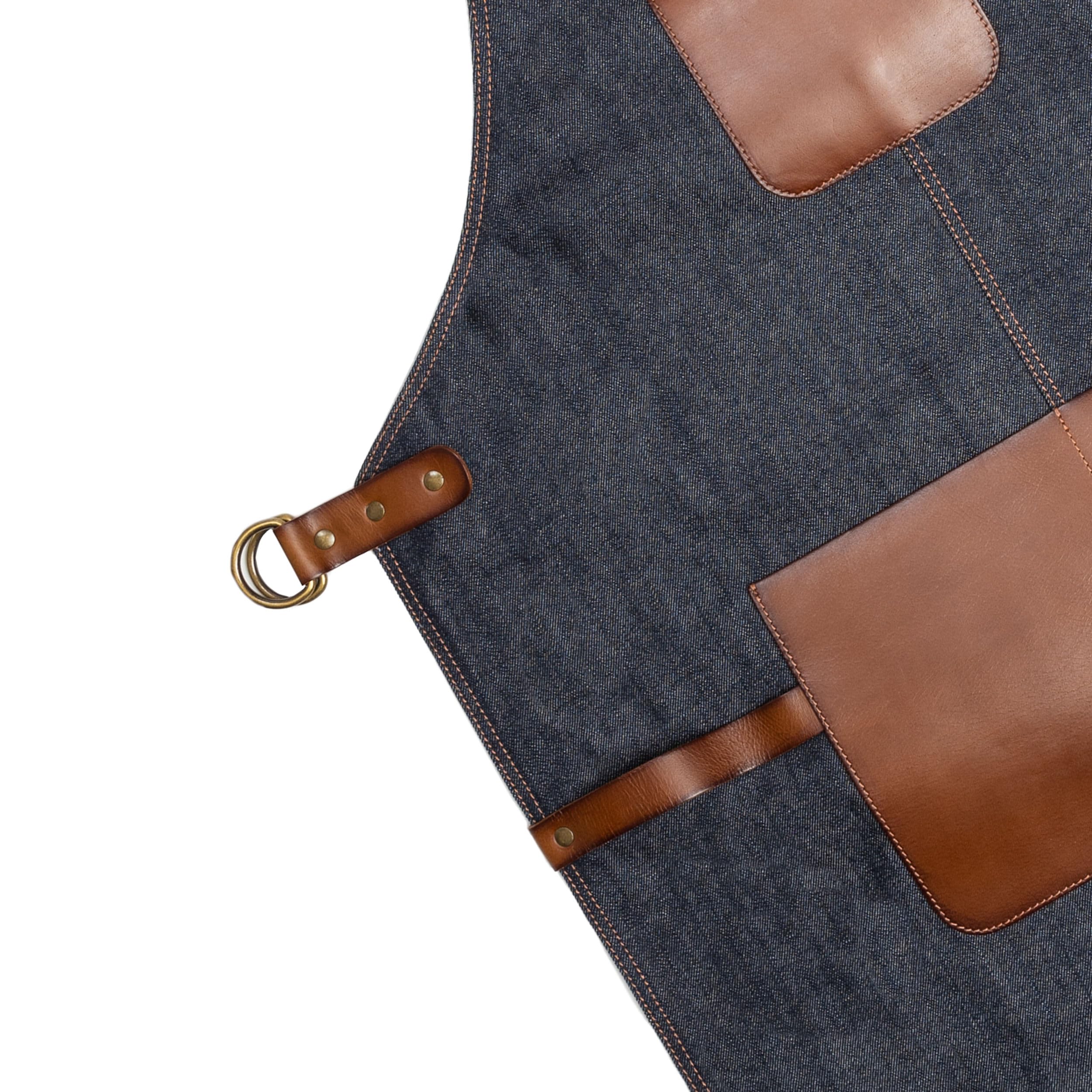 DRAKENSBERG 'Bob' - Delantal BBQ y de cocinero profesional de denim y cuero, para barbacoa, gastro, bar, barista, regalo para hombres, sostenible hecho a mano, retro-vintage, azul, marrón, DR00283