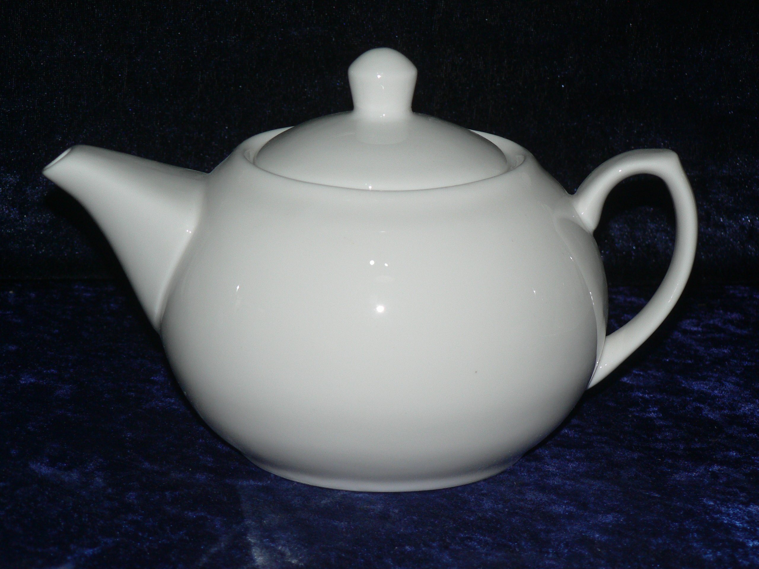 White 6 Cup Porcelain Teapot