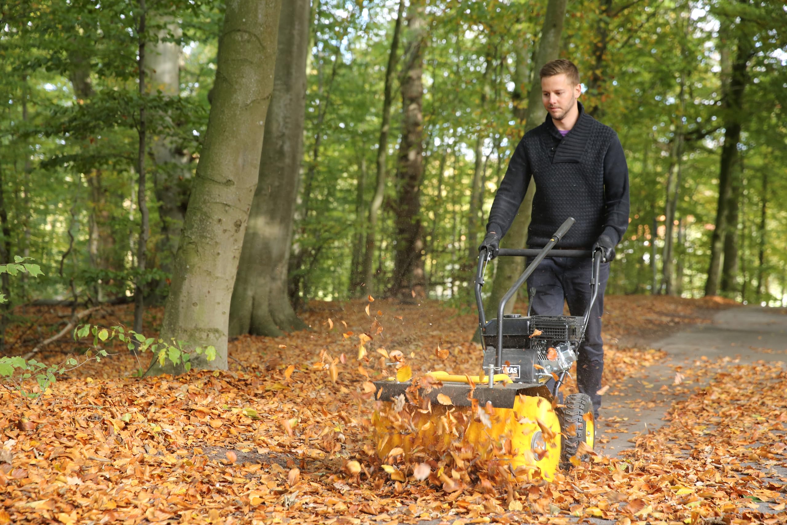 TEXAS Handy Sweep 650TGE 212ccm E-Start Kehrmaschine Benzin Schneefräse Schneeräumer Motorbesen mit Antrieb Radantrieb | 60cm | 5,7PS | 4Takt | 3xVor.1xRück.