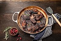 Vista 111 de Le Creuset Signature Cacerola de hierro fundido esmaltado, 3.5 cuartos de galón, color naranja (Flame)