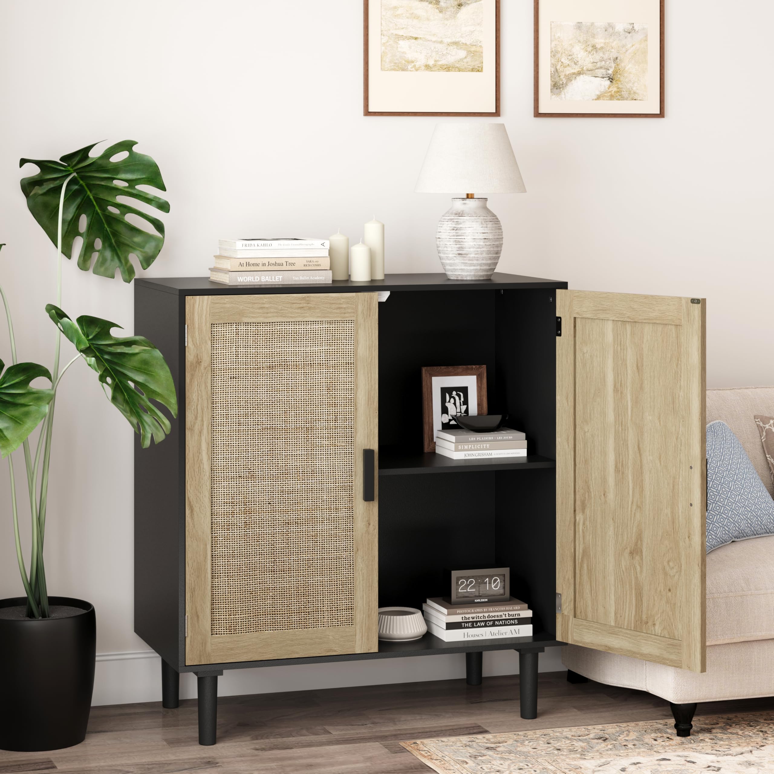 Sideboard Rattan, 2 Türen, Magnetverschluss, Kippschutz, schwarz, stabil | Kommode aus MDF mit Rattan-Fronten, Massivholzgriffen und viel Stauraum, für Wohnzimmer, Esszimmer und Diele