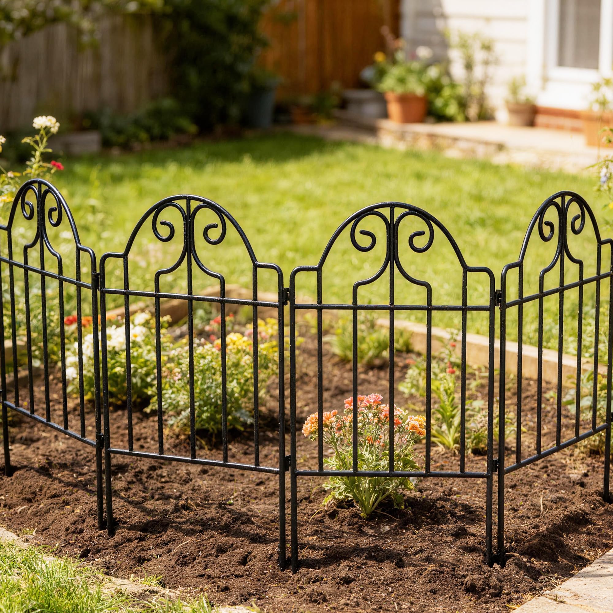 Outsunny Set de 4 Vallas de Jardín de Metal, 125x57 cm, Vallas de Jardín Exterior Decorativas con Diseño Arqueado, Resistente y Fácil de Instalar, para Huerto, Patio, Terraza, Césped, Negro