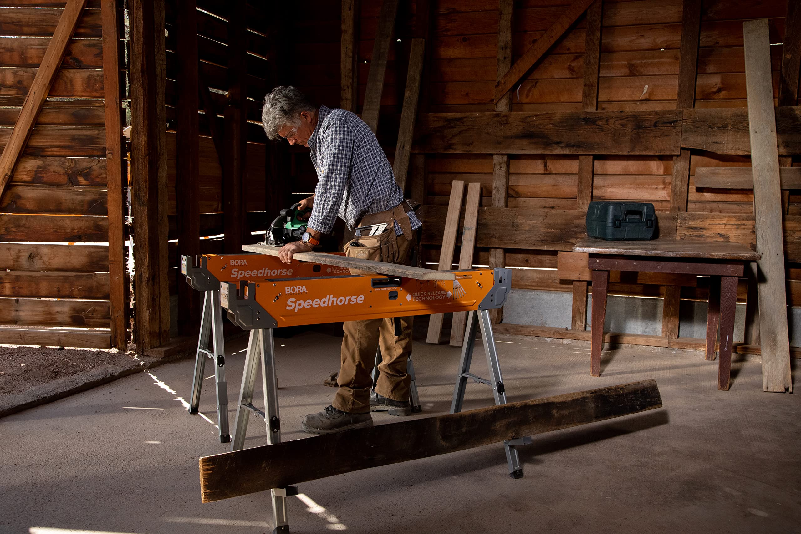 BORA Arbeitsböcke mit robustem Stahlrahmen, Arbeitsbock 2er set. Unterstellblock mit Metallbeine und 2x4 Halterung, Orange/Abendrot im Zickzackmuster (Sunset Chevron)