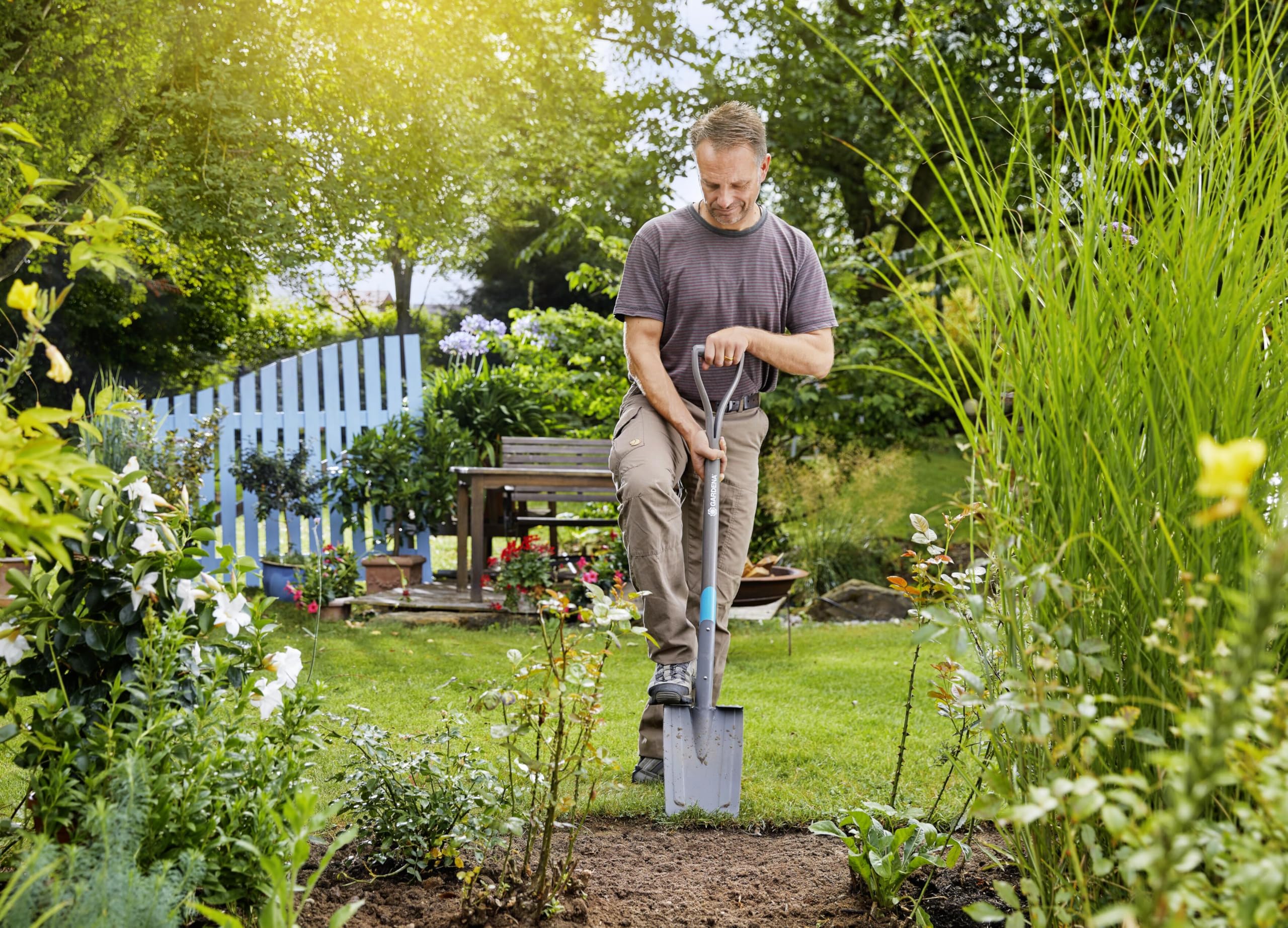 Gardena Vanga Natureline: Vanga da Giardino in Acciaio di Alta qualità per Scavare e Smuovere, Poggiapiedi Sicuro, Manico in Frassino Fsc (17000-20)