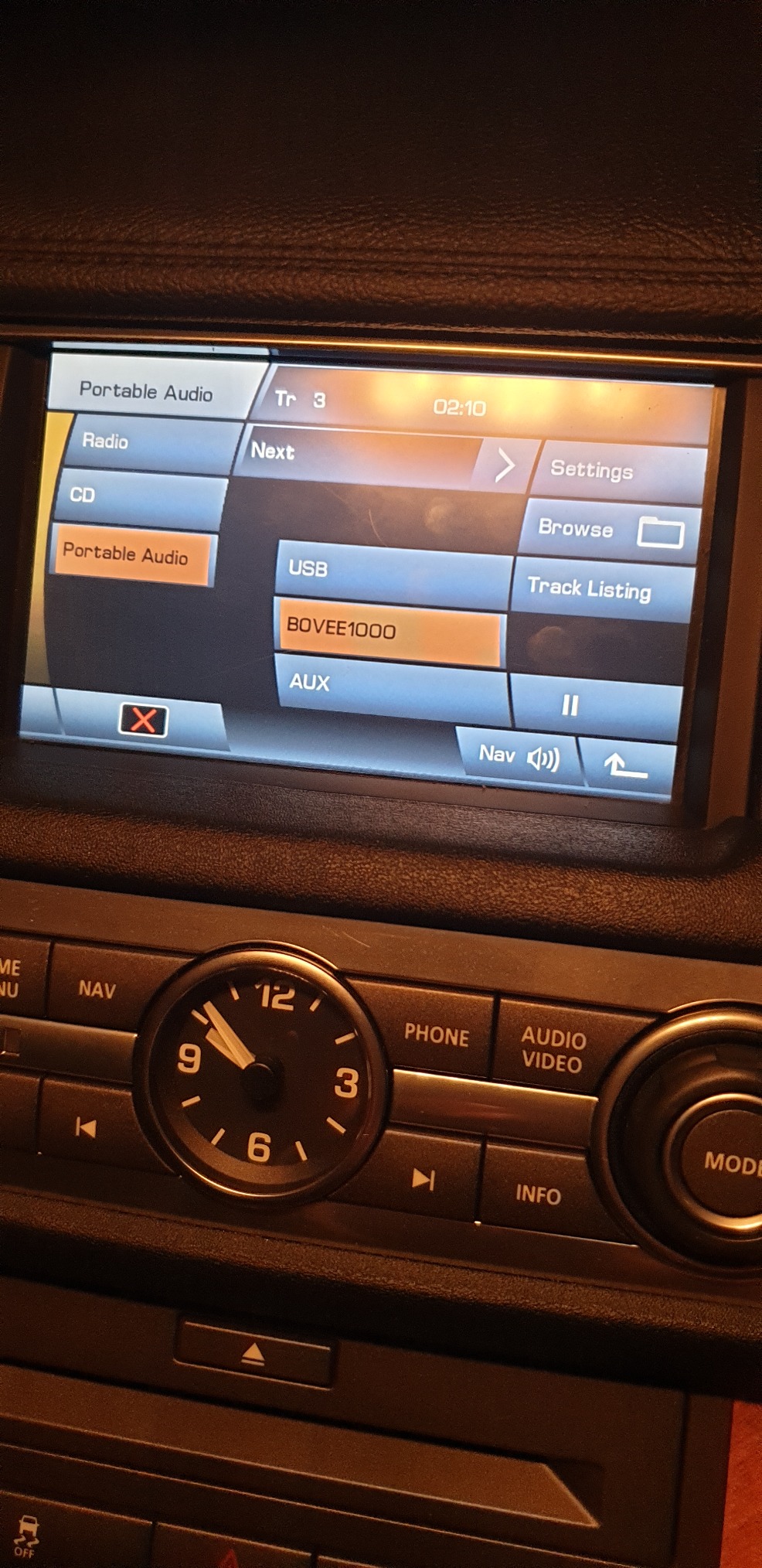 Bovee 1000 with RR iPod Integration Cable for Range Rover, Land Rover