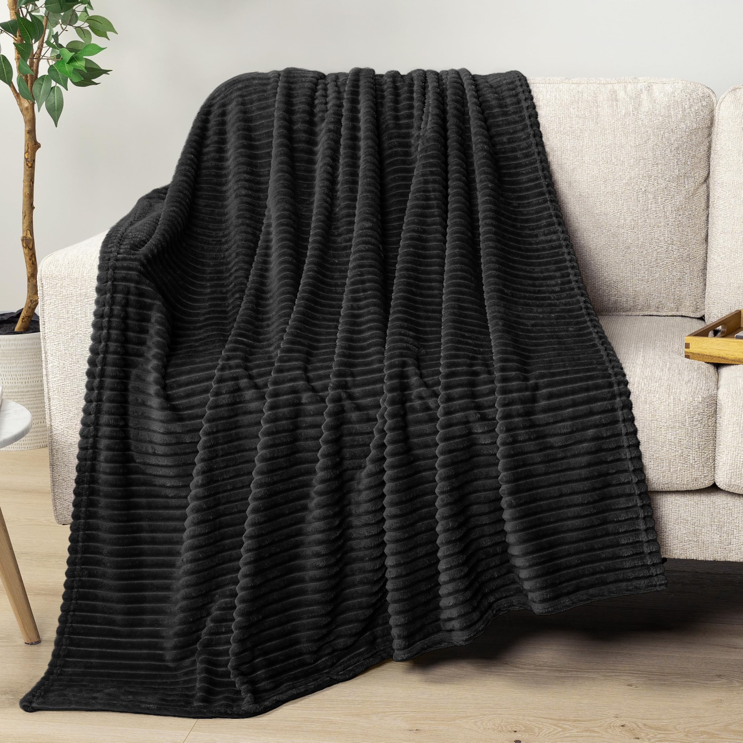 Amazon.com: PAVILIA Super Soft Fleece Throw Blanket Black, Luxury