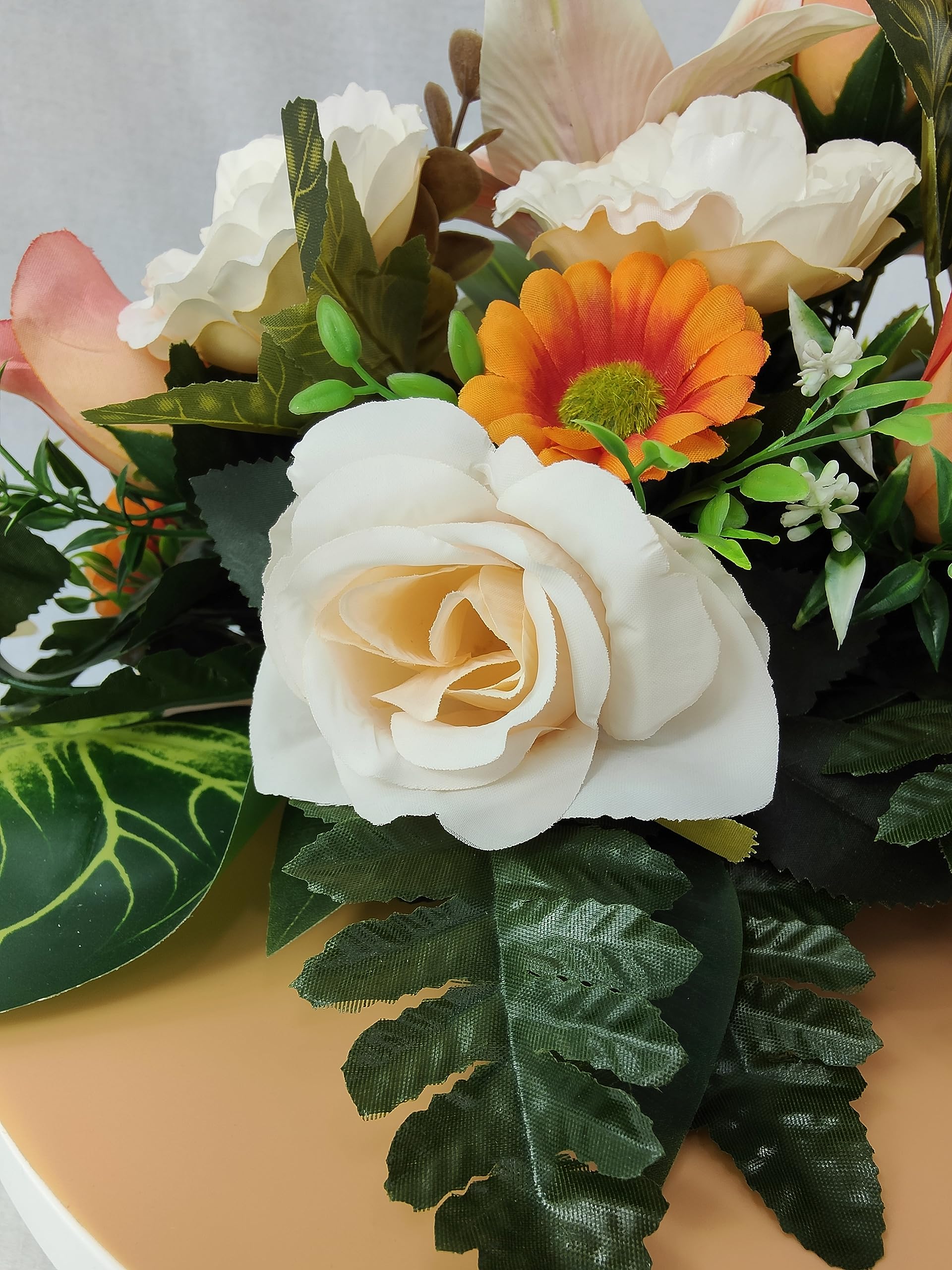 DRW Centro Flores Artificiales Cementerio, Santos, Iglesias, Aniversarios, Ceremonias, Bodas Naranja Salmon y Blanco con liliums, Rosas y Margaritas 75x24x30 cm