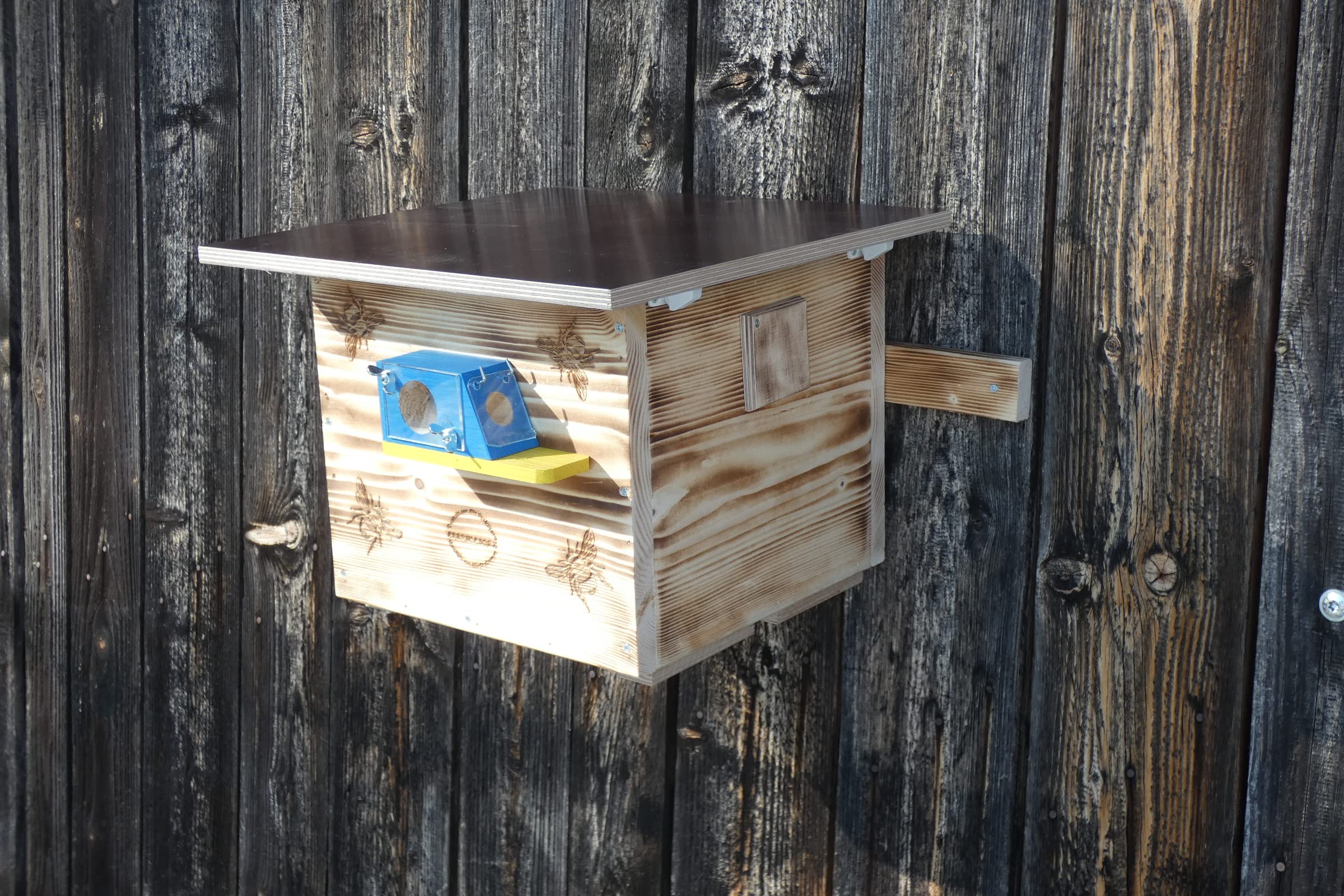 Hummelkasten zum Stellen oder aufhängen, mit Wachsmottensperre, 2X Sichtfenster und Nistmaterial edel geflammt, Wetterfest Bienenhaus Hummelhaus Nistkasten Hummelvilla Bienen Insektenhaus