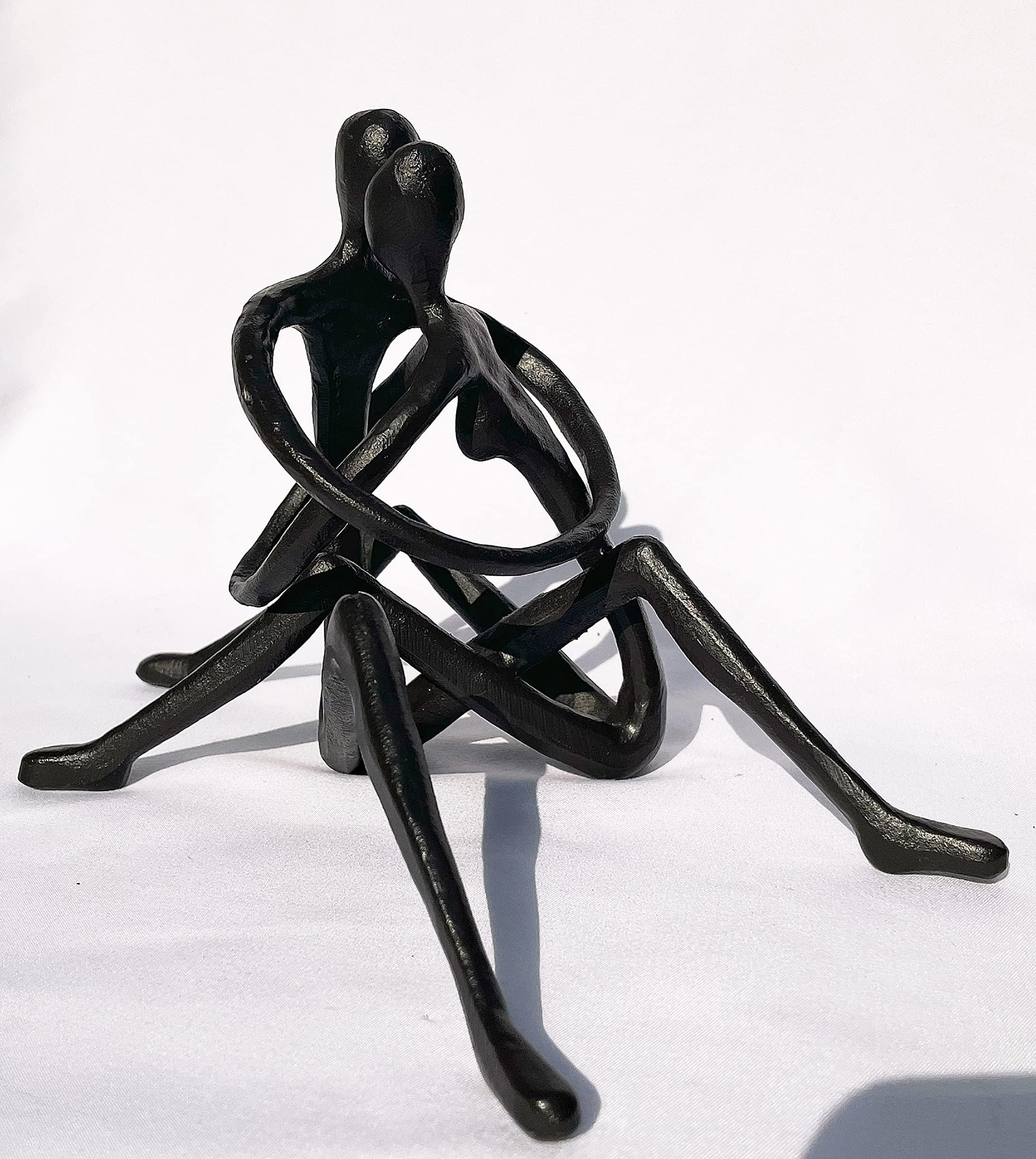 Konjouror Embracing Couple Iron Sculpture, Romantic Love Metal Decor, Wedding Anniversary Engagement Valentine’s Day Gift