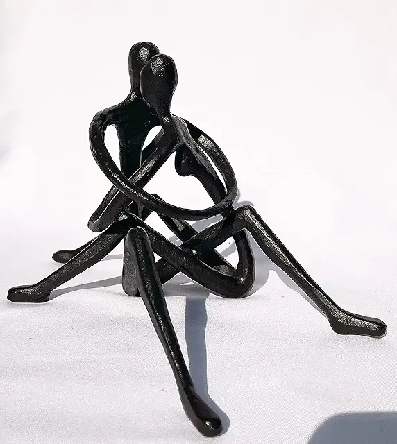 Embracing Couple Iron Sculpture - Romantic Metal Figurine for Home Decor