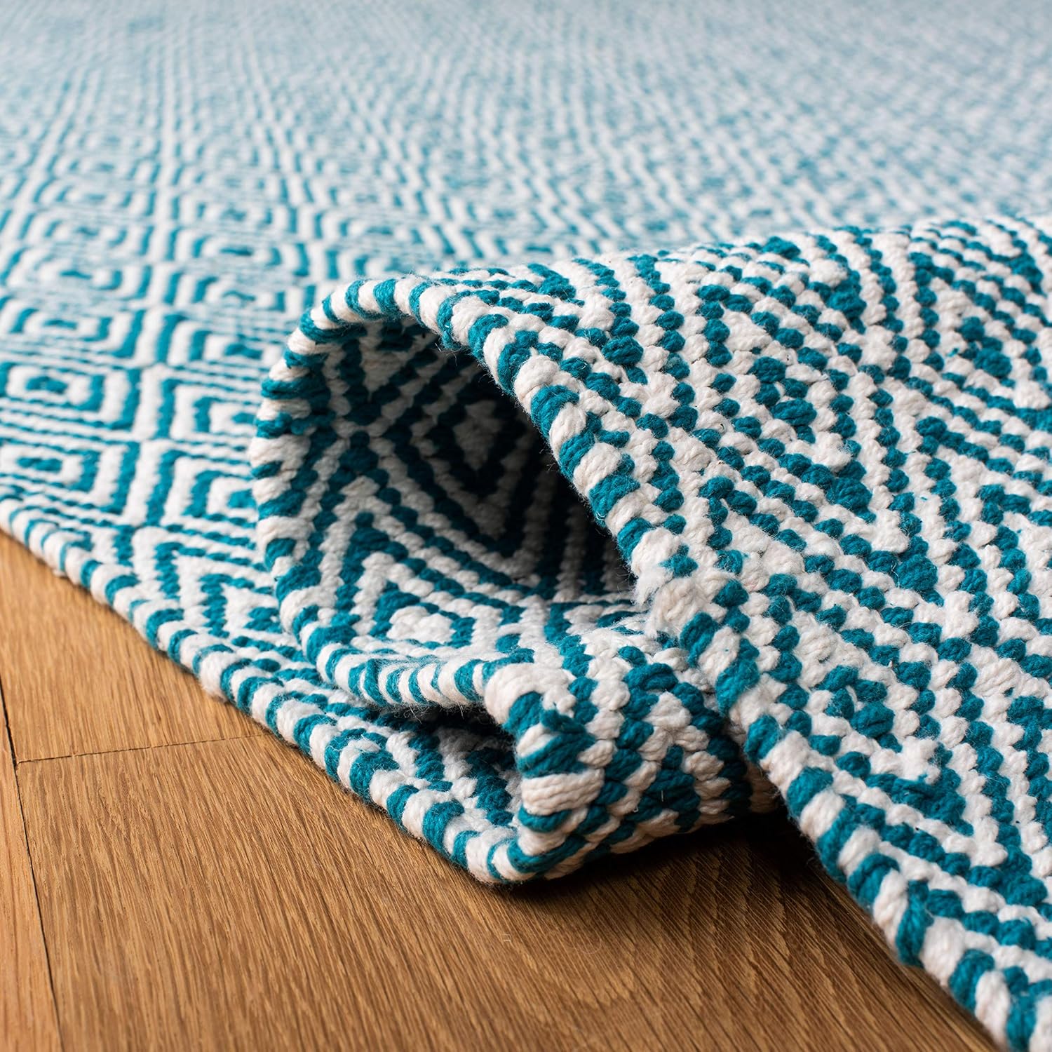 SAFAVIEH Montauk Collection Runner Rug - 2'3" x 6', Ivory & Turquoise, Handmade Flat Weave Cotton, Ideal for High Traffic Areas in Living Room, Bedroom (MTK515B)