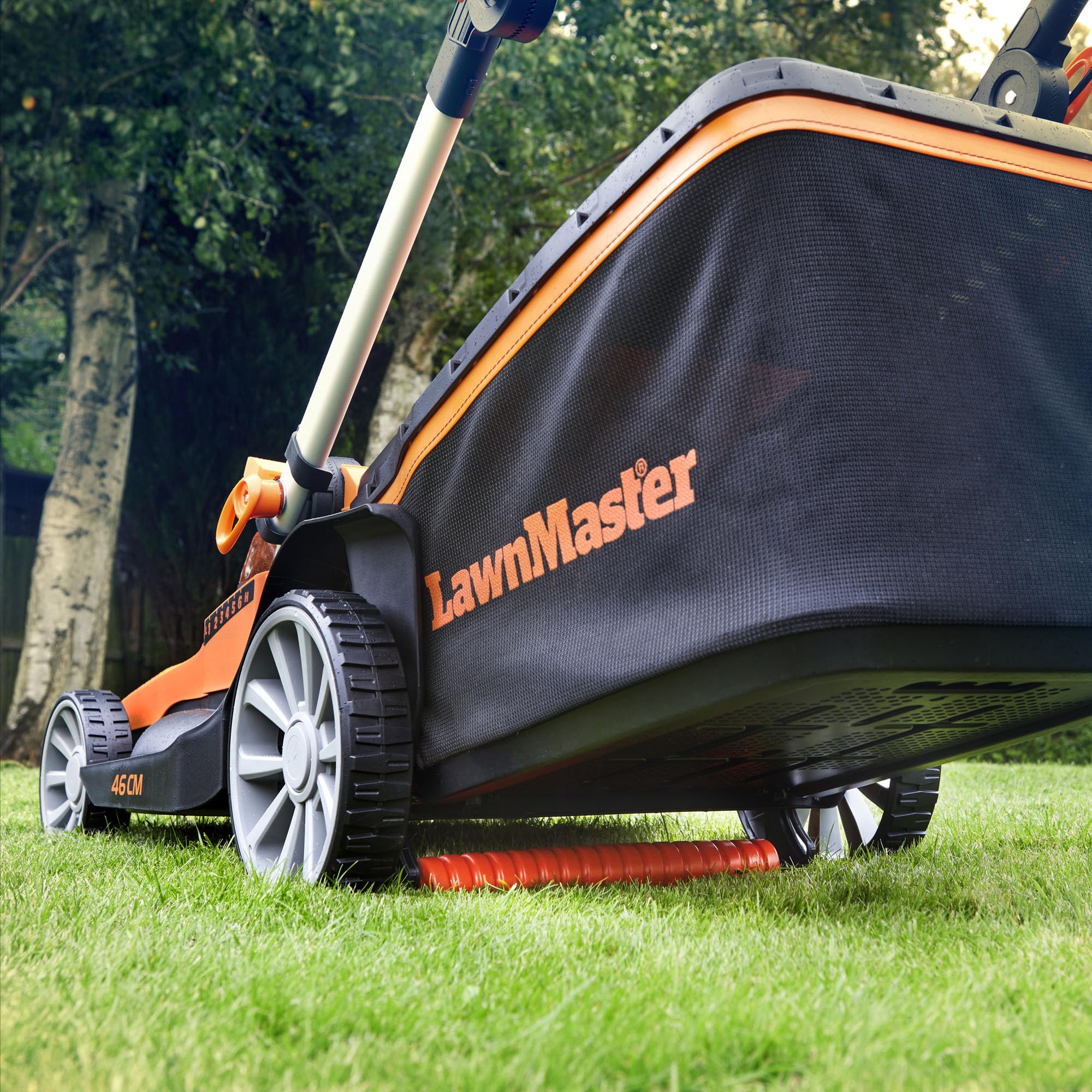 LawnMaster Tosaerba a batteria da 48 V, 46 cm, set di 2 batterie MX 24 V 4,0 Ah, 2 caricatori rapidi, rullo posteriore, espulsione laterale dell'erba e funzione pacciamatura, tosaerba a batteria per