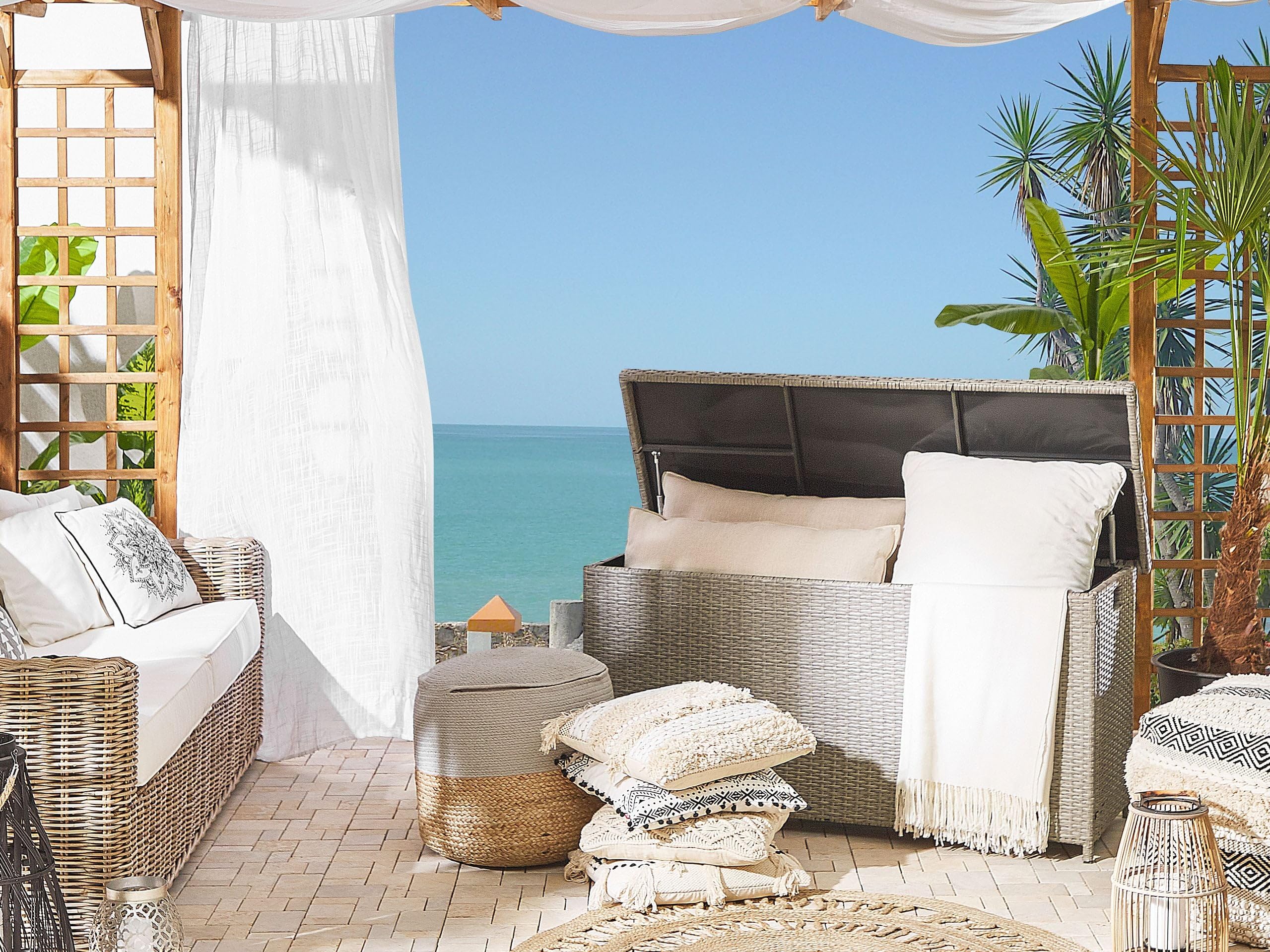 Beliani Coffre de Rangement Extérieur 126 x 46 cm en Rotin Beige Taupe Idéal pour Stockage d'Accessoires de Jardin et Coussins Durable et Décoratif