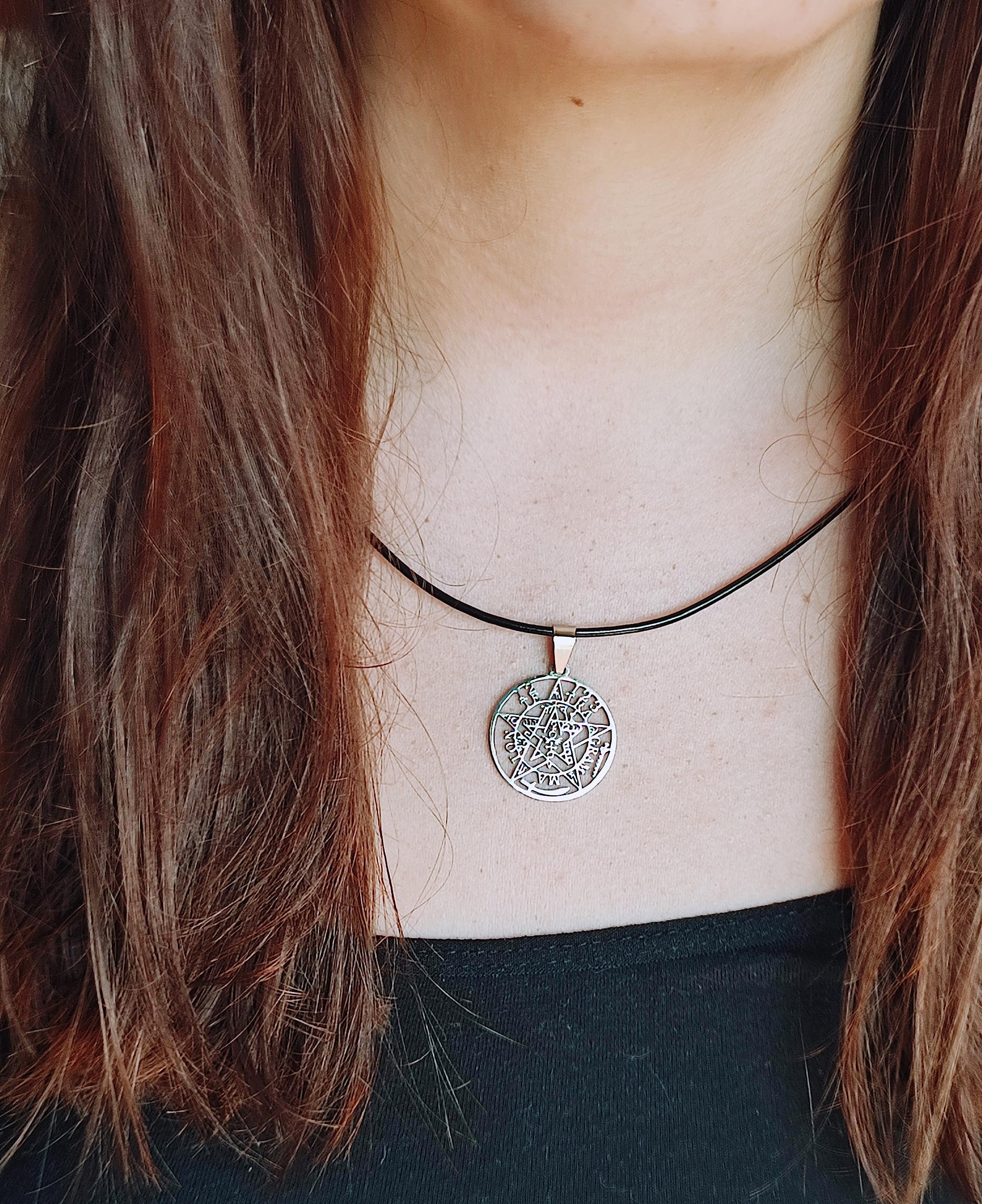 SIMBOLIKS Tetragramaton Colgante Acero Inoxidable Ojo de Tigre Cuarzo Incienso Vela Medalla Pentagrama Tetragrammaton Joyería Religiosa Amuleto de protección mal de ojo Wicca Regalo Hombre