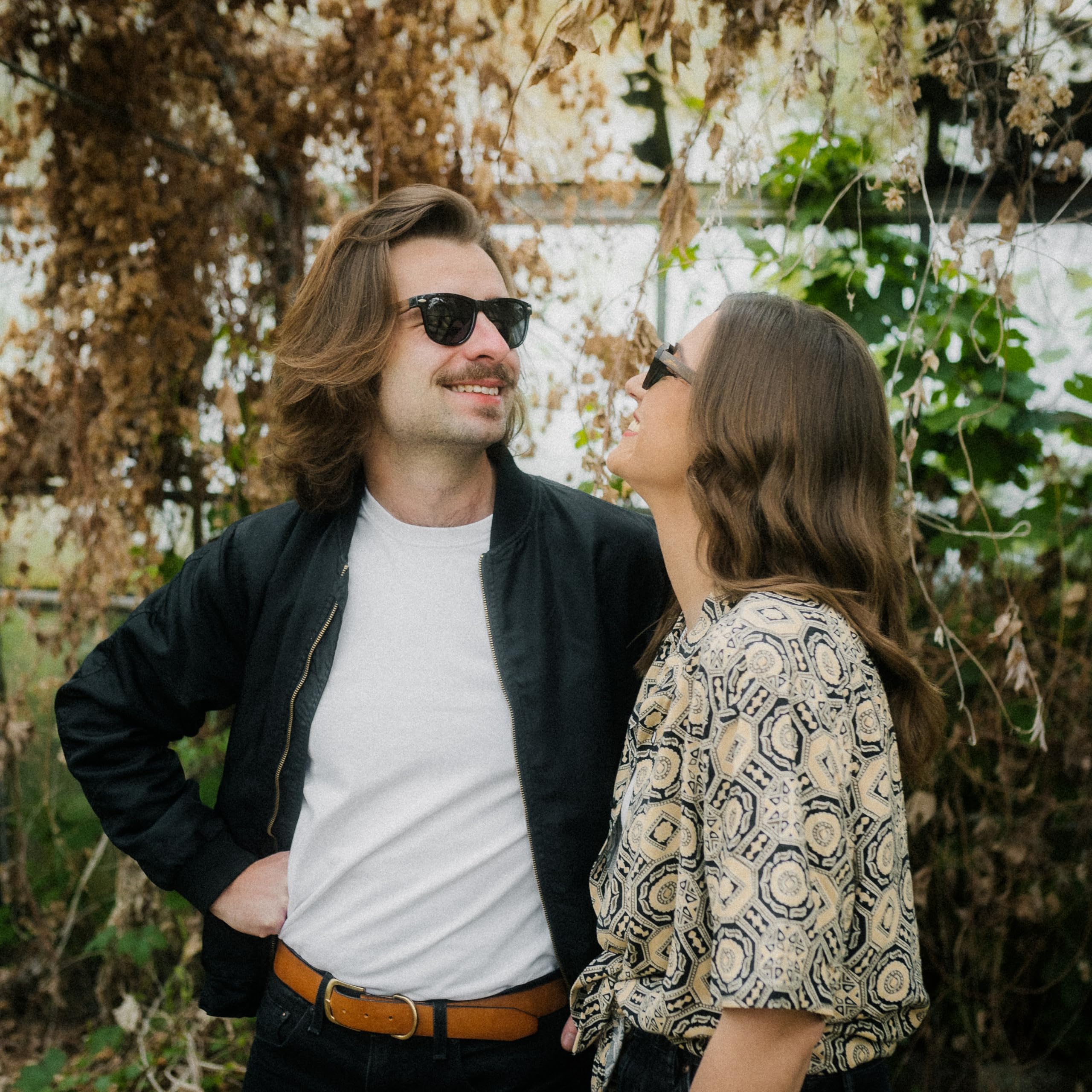 Walnuss Holz Sonnenbrille Herren und Damen Polarisiert UV400 mit Holzbügeln und Brillenetui aus Kork