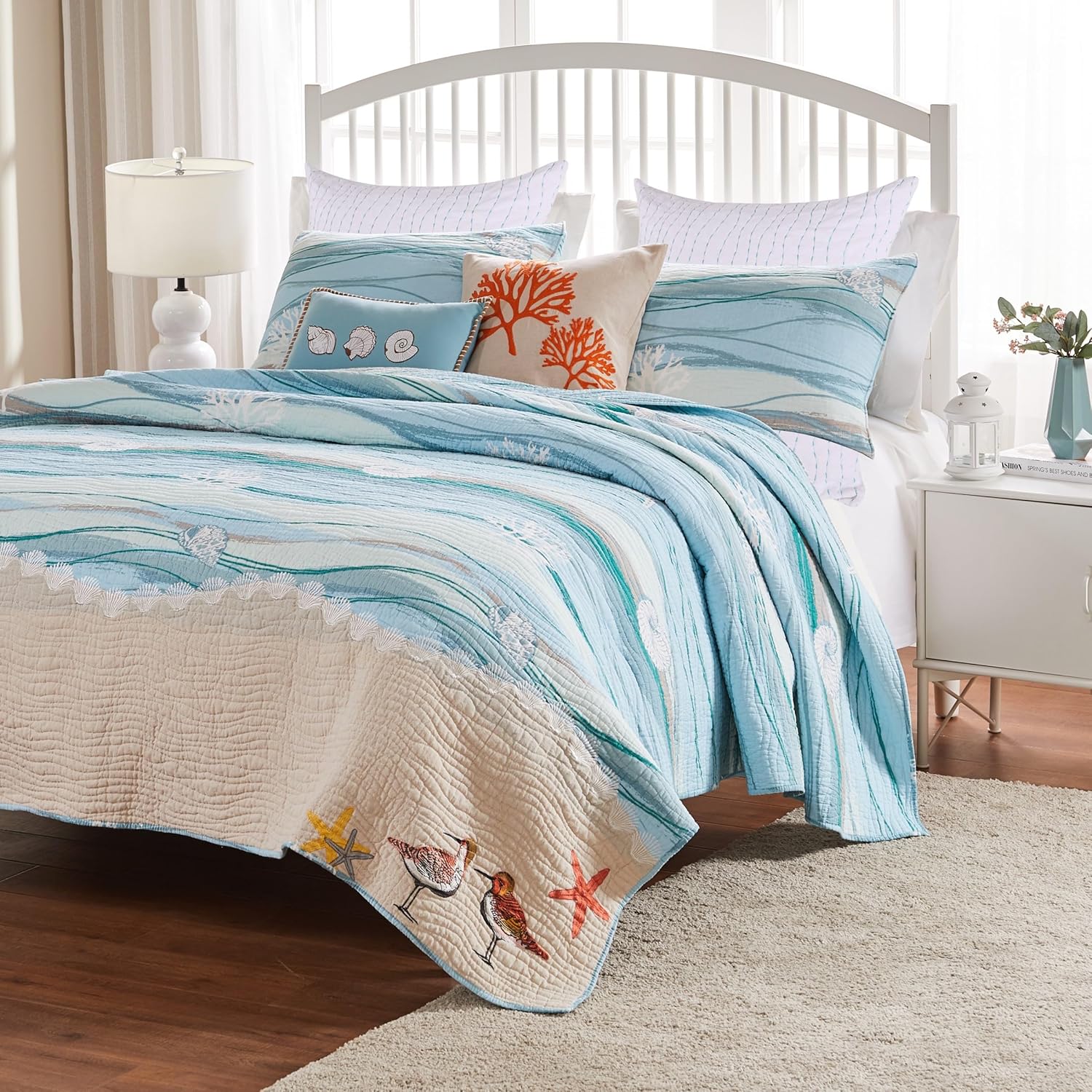 Greenland Home Maui Embroidered Coastal Quilt Set with Decorative Pillows and Euro Shams, Twin/Twin XL (5-Piece)