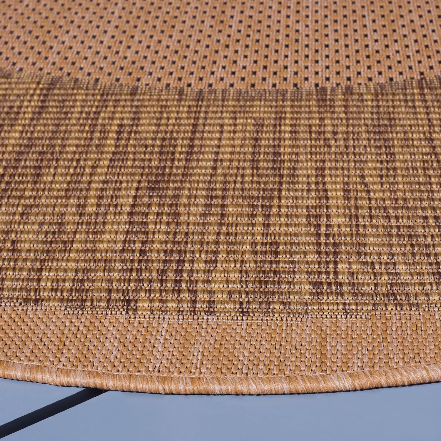 SAFAVIEH Washable Rug Outdoor Courtyard Collection - 5'3" Round, Natural & Gold, Non-Shedding & Easy Cleaning, Ideal for Patio, Backyard, Mudroom (CY7987-39A5)