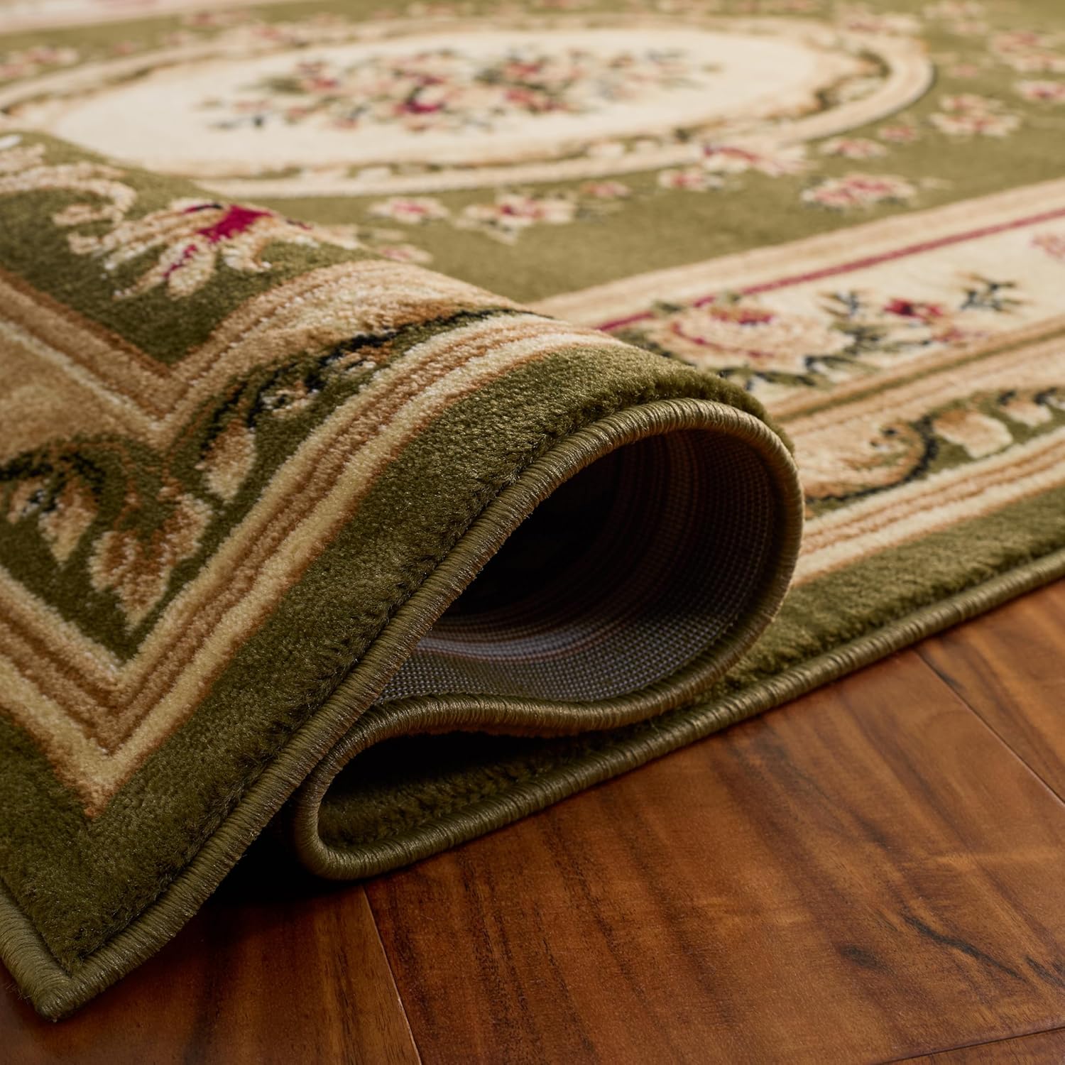 SAFAVIEH Lyndhurst Collection Accent Rug - 2'3" x 4', Sage & Ivory, European Medallion Design, Non-Shedding & Easy Care, Ideal for High Traffic Areas in Entryway, Living Room, Bedroom (LNH218B)